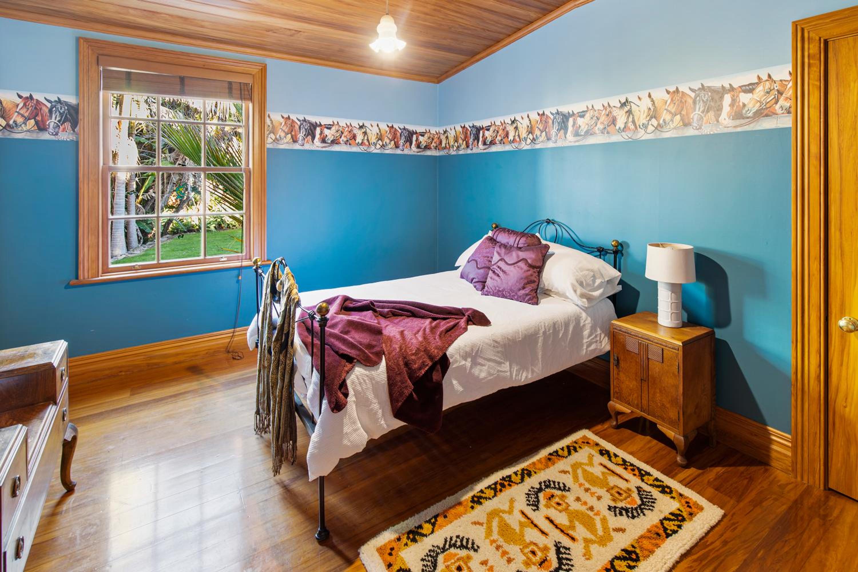 Queen Room with Garden View - Photo 10