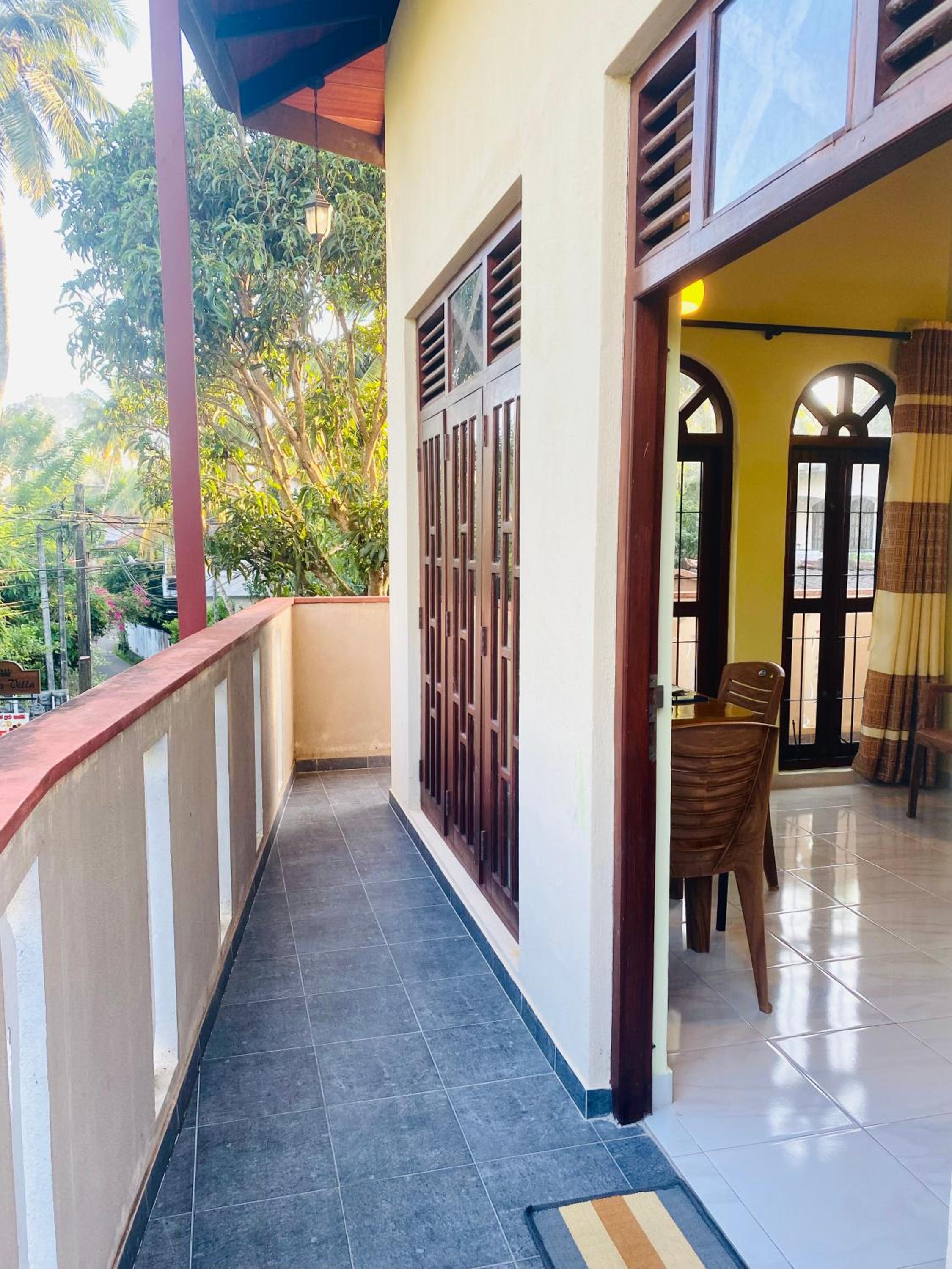 Apartment with Balcony photo 2