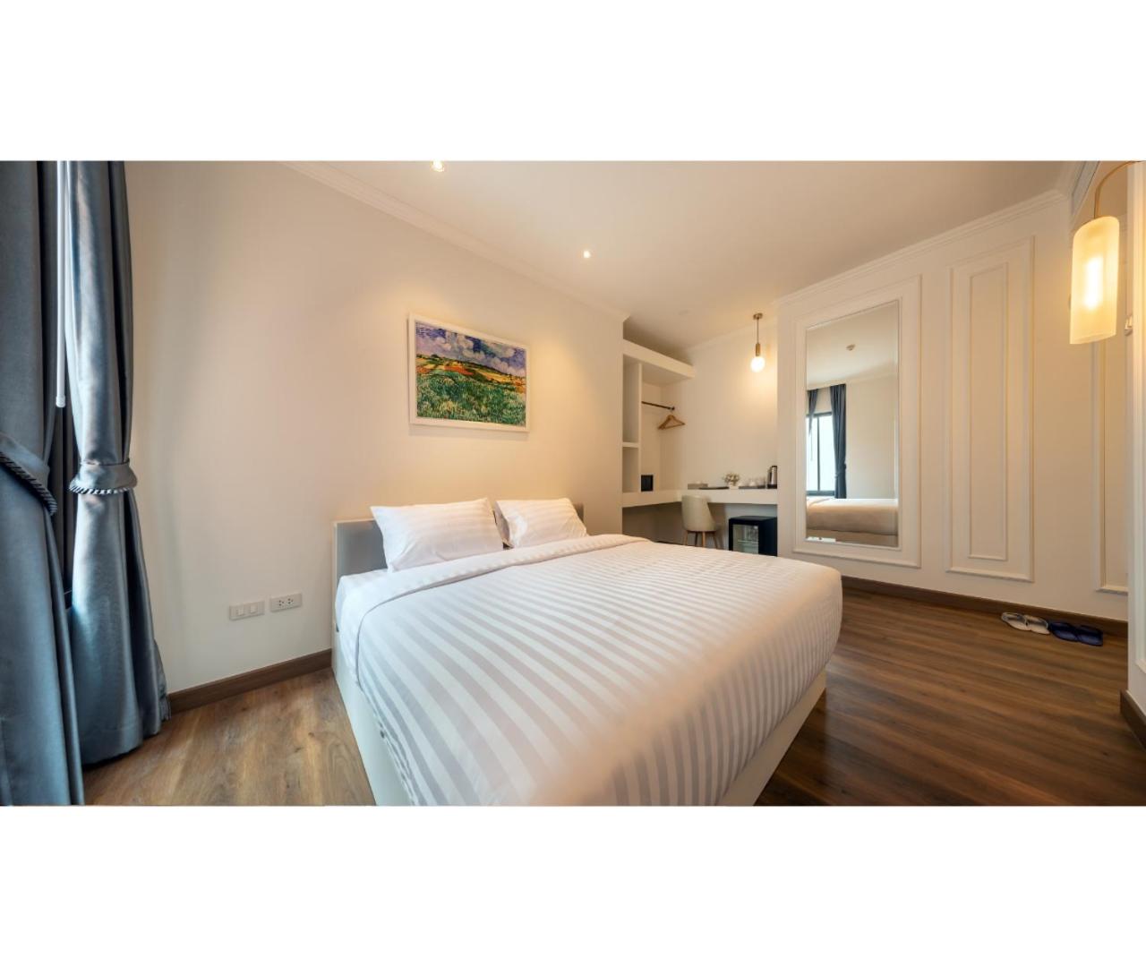 Deluxe King Room - Photo 1