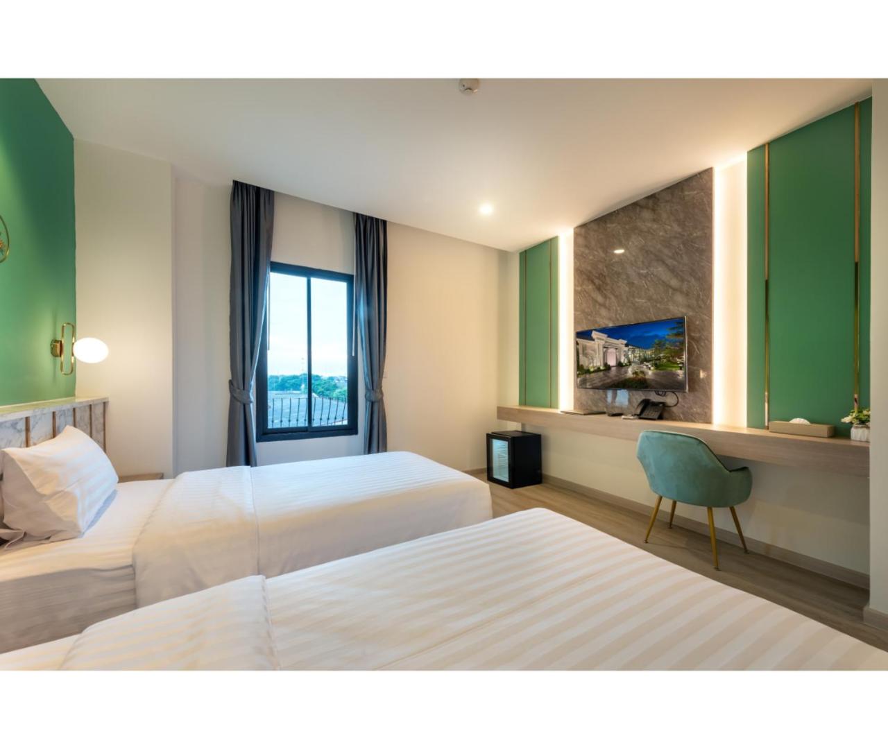 Deluxe Twin Room - Photo 11
