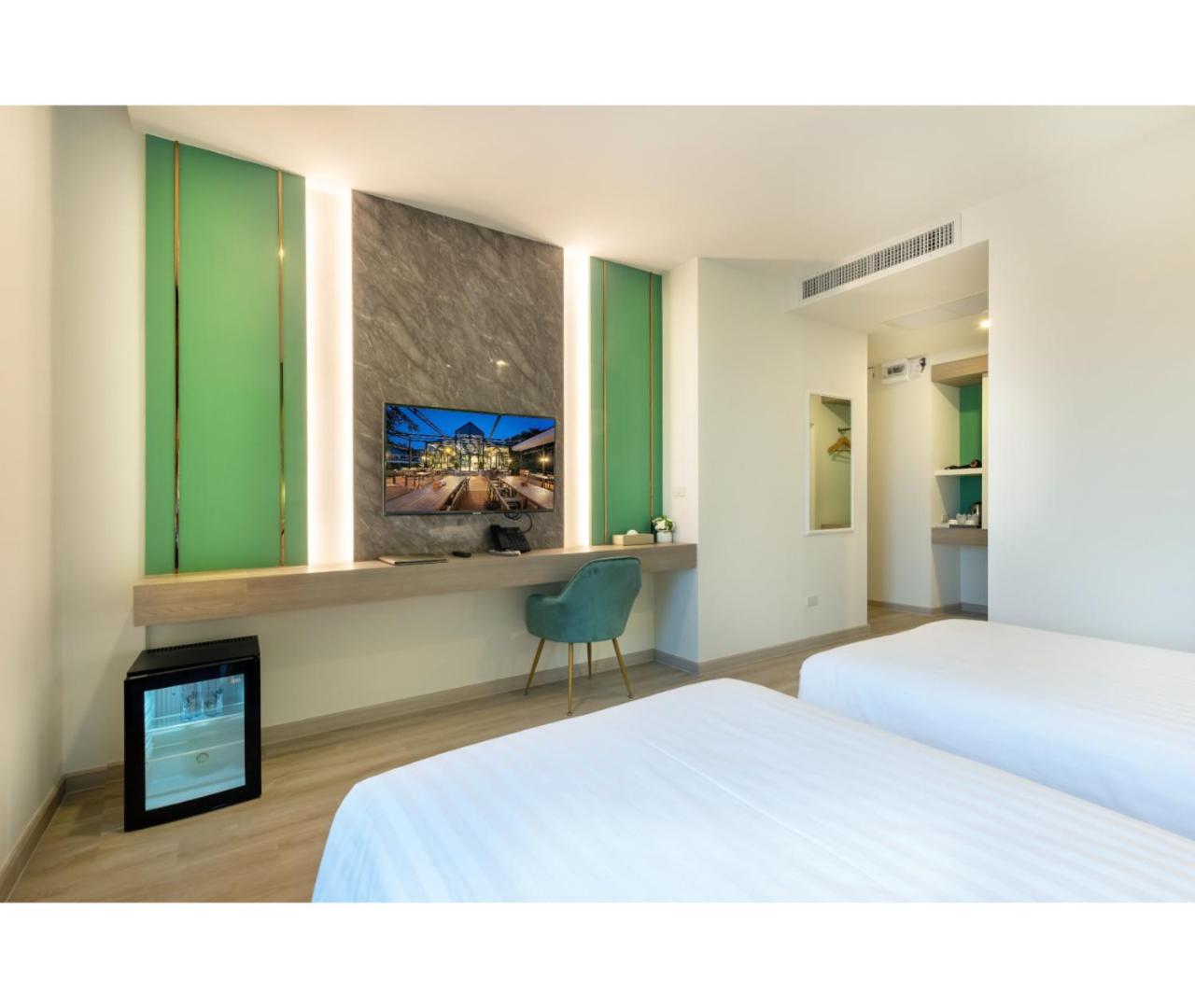 Deluxe Twin Room - Photo 10