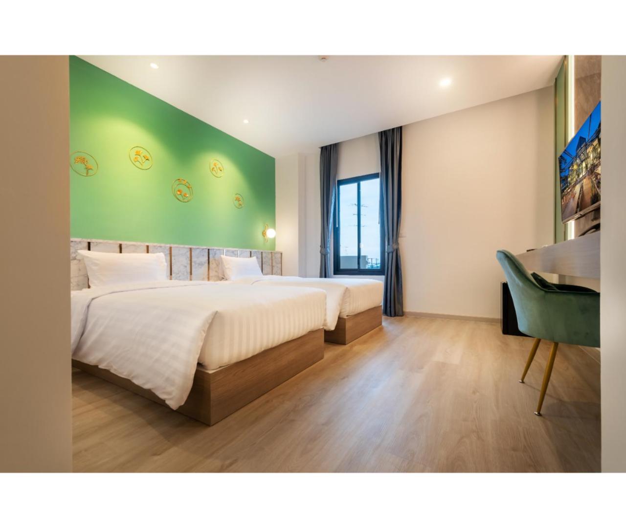 Deluxe Twin Room - Photo 13