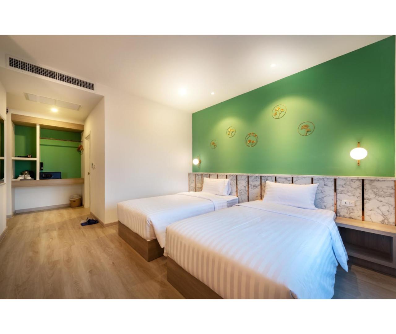 Deluxe Twin Room - Photo 12