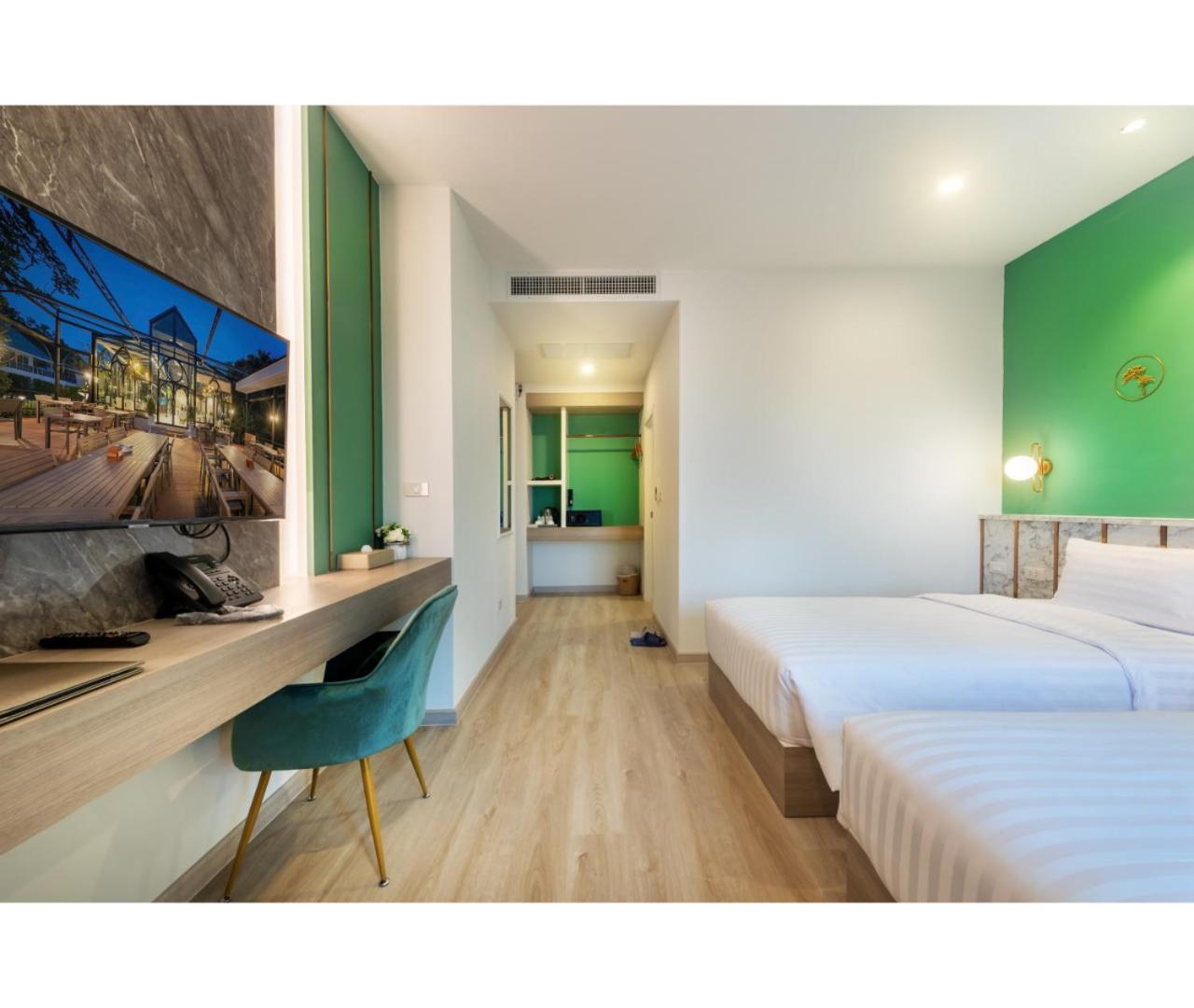 Deluxe Twin Room - Photo 9