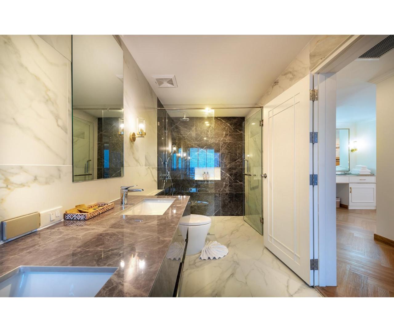 Suite with River View - Photo 13