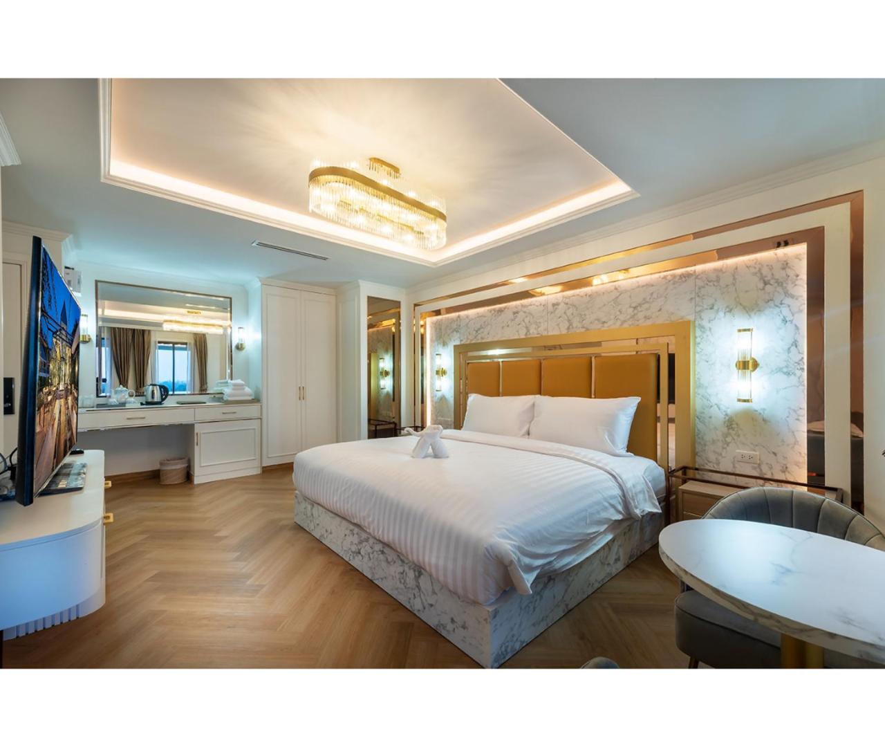 Suite with River View - Photo 5