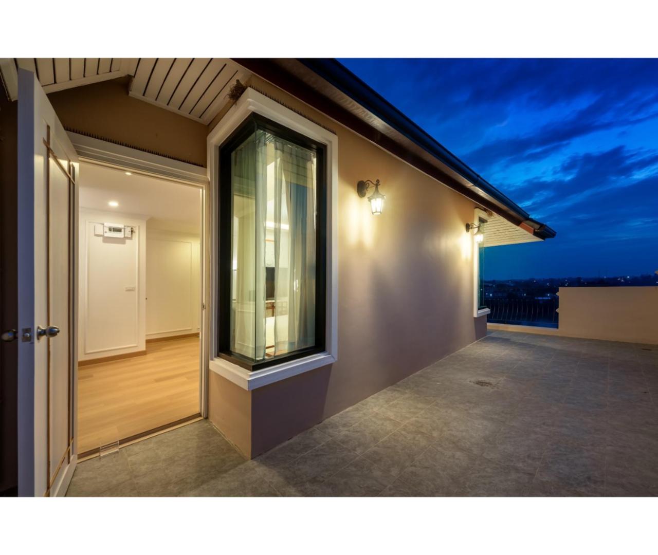 Suite with River View - Photo 15