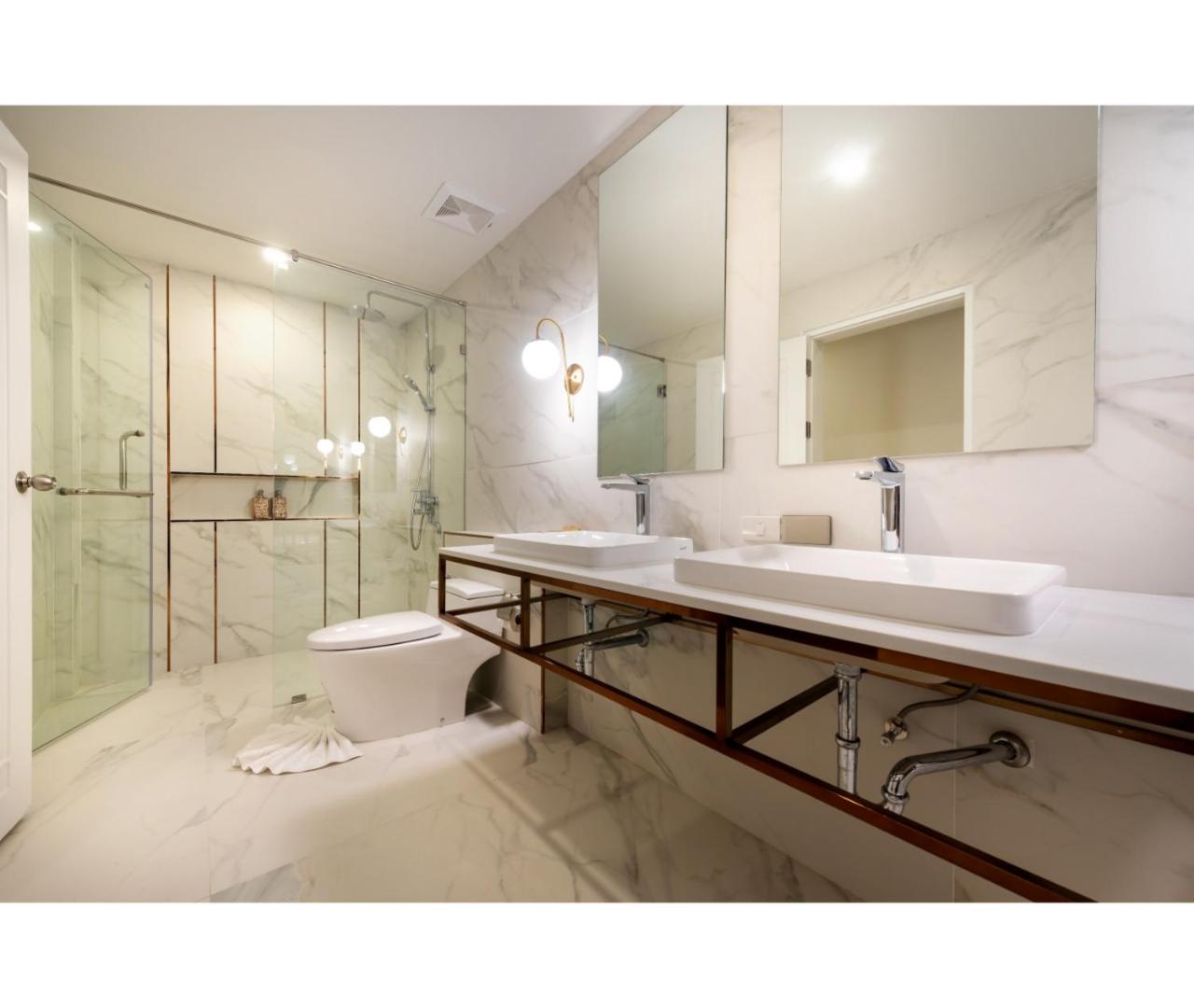 Suite with River View - Photo 11