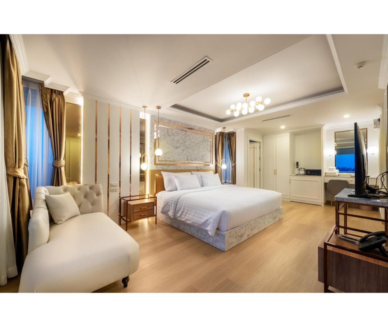 Suite with River View - Photo 19
