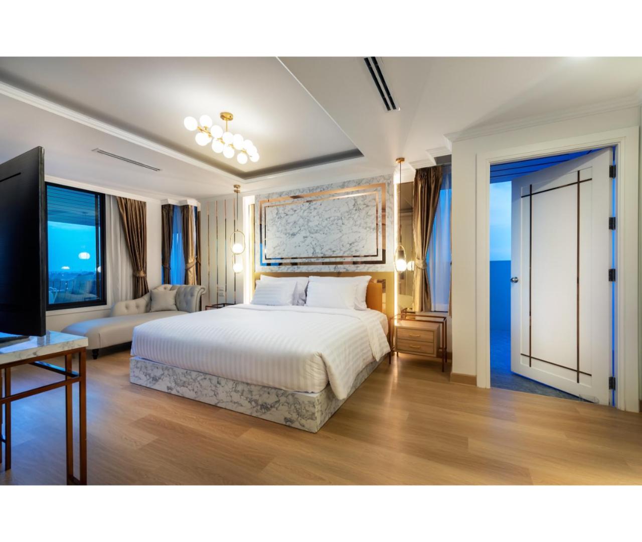 Suite with River View - Photo 1