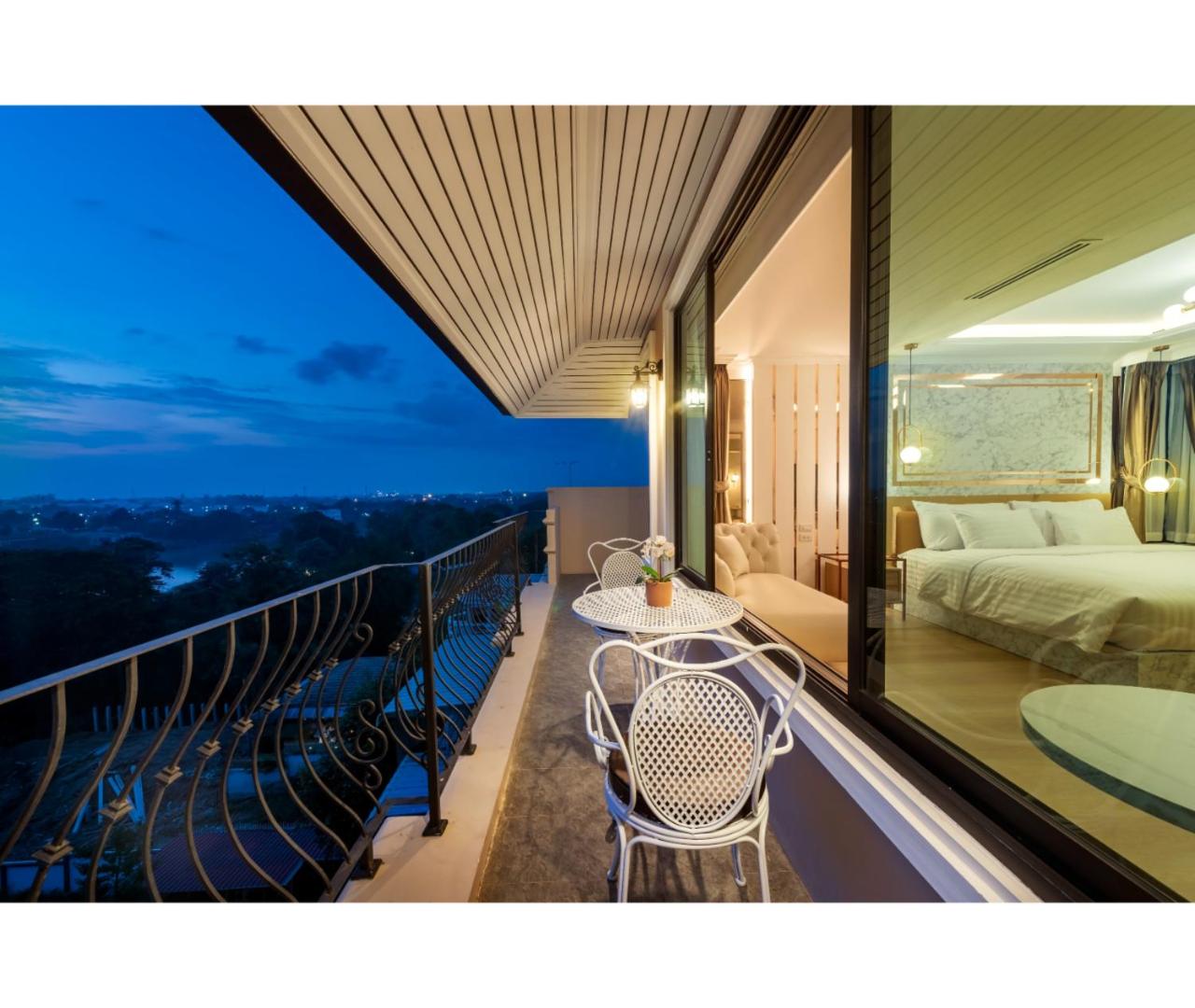 Suite with River View - Photo 7
