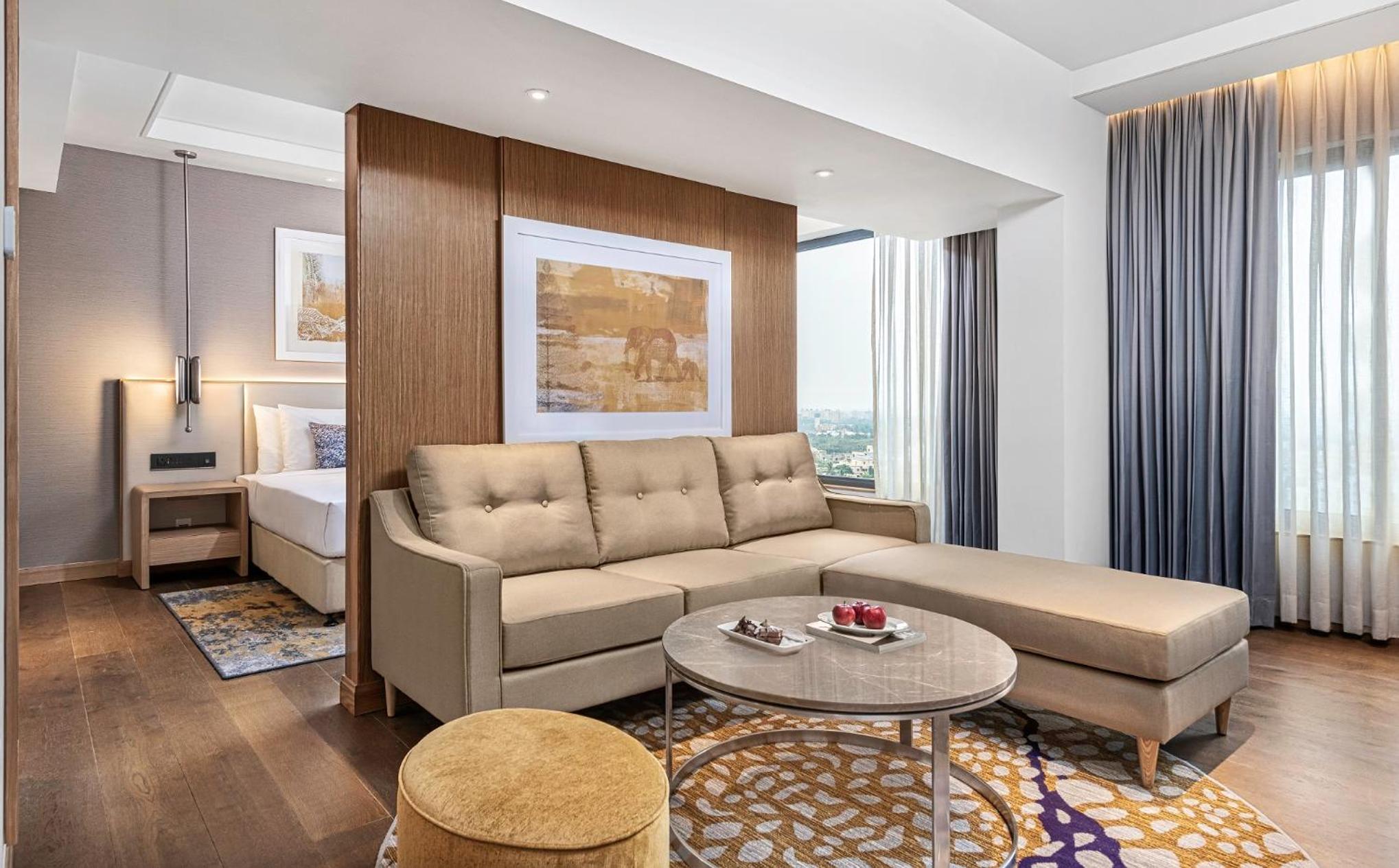 Executive Suite - Photo 1