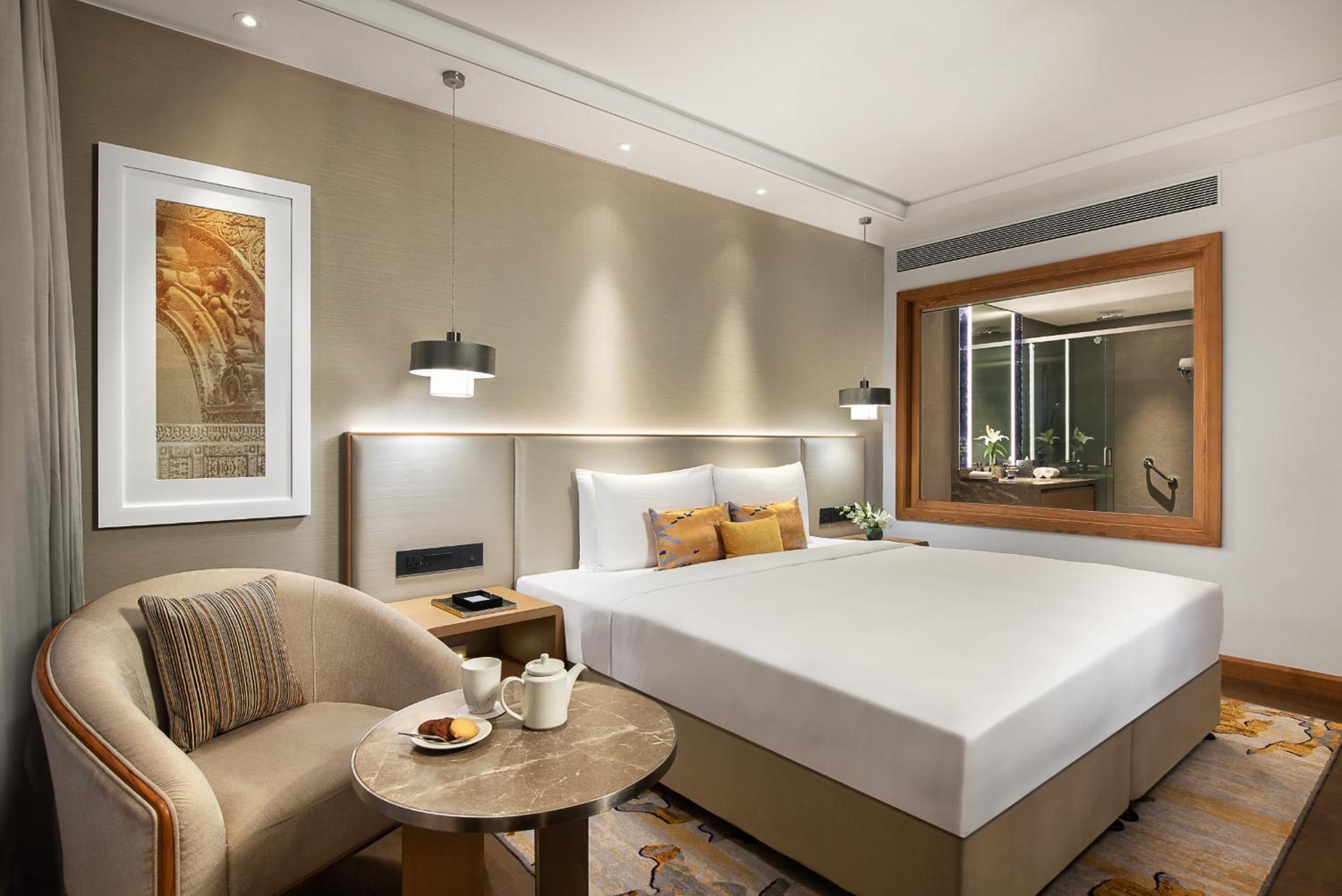 Executive Suite - Photo 2
