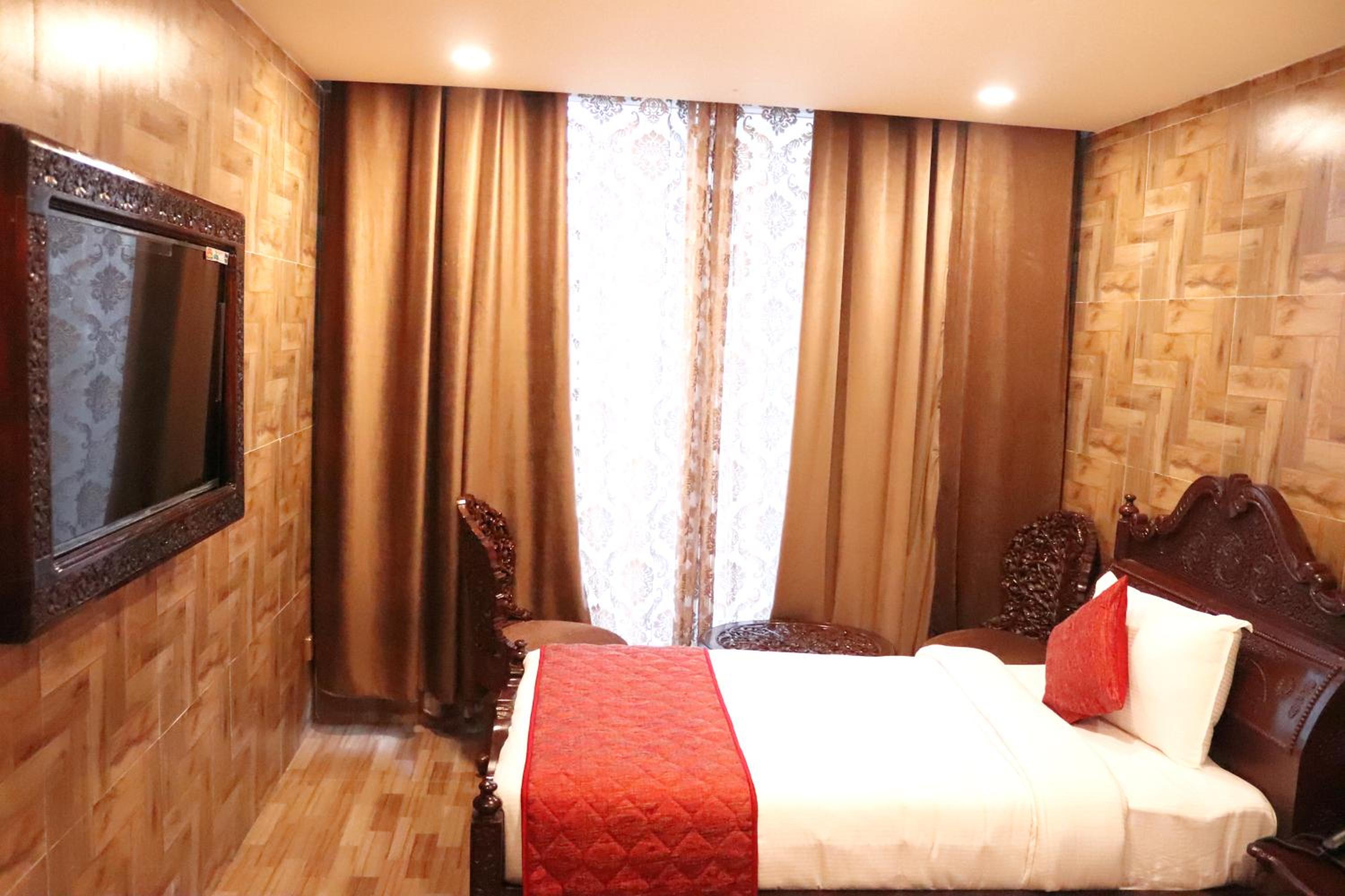 Queen Room photo 3