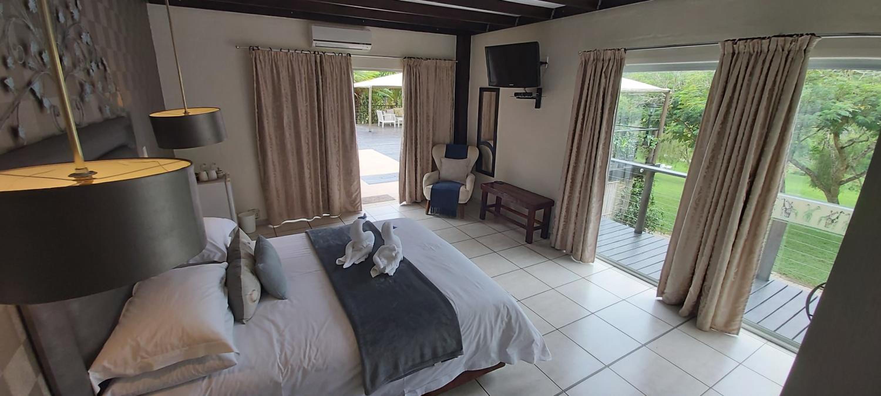 King Room with Pool View - Photo 1