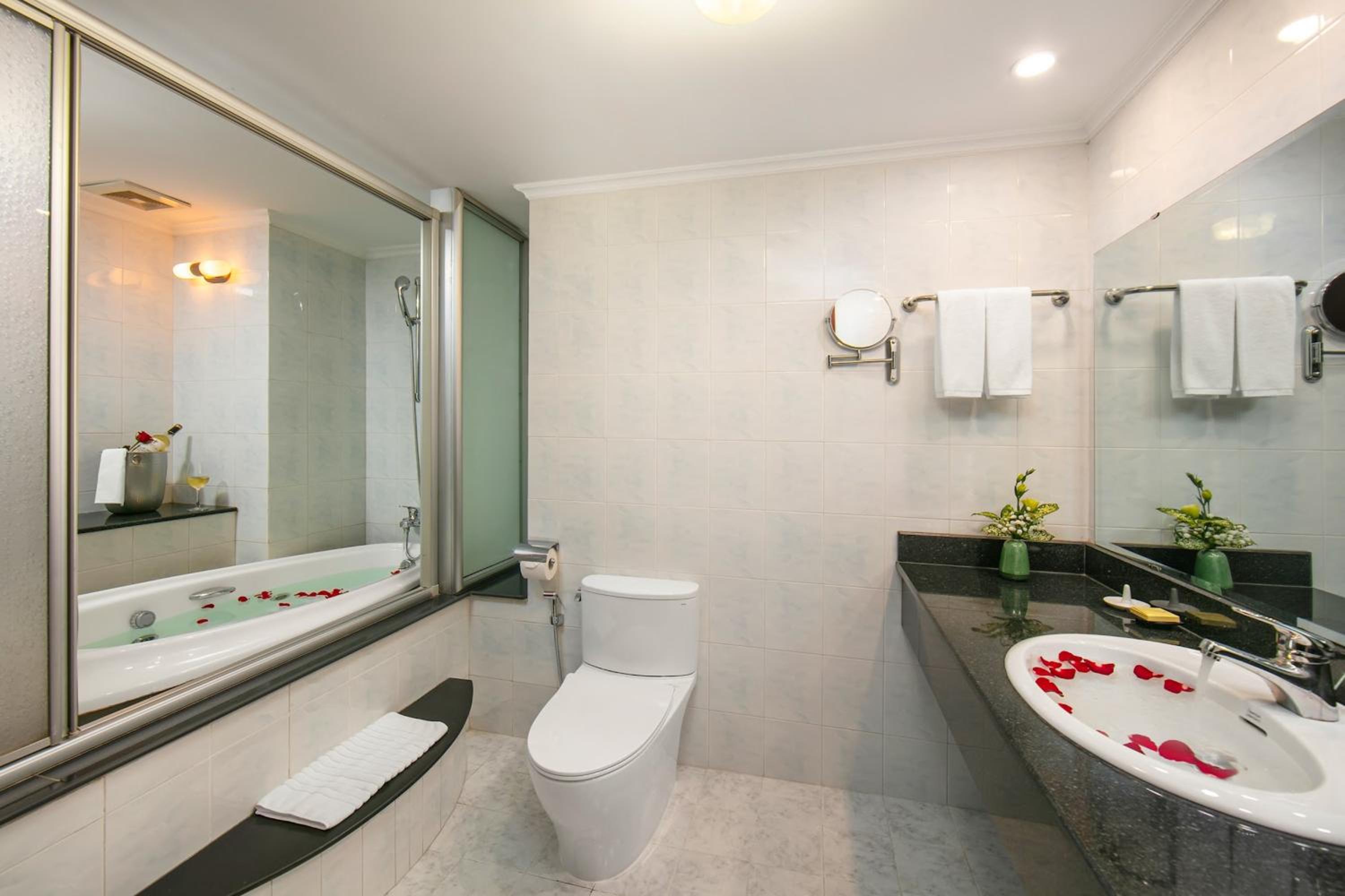 Suite - Photo 6