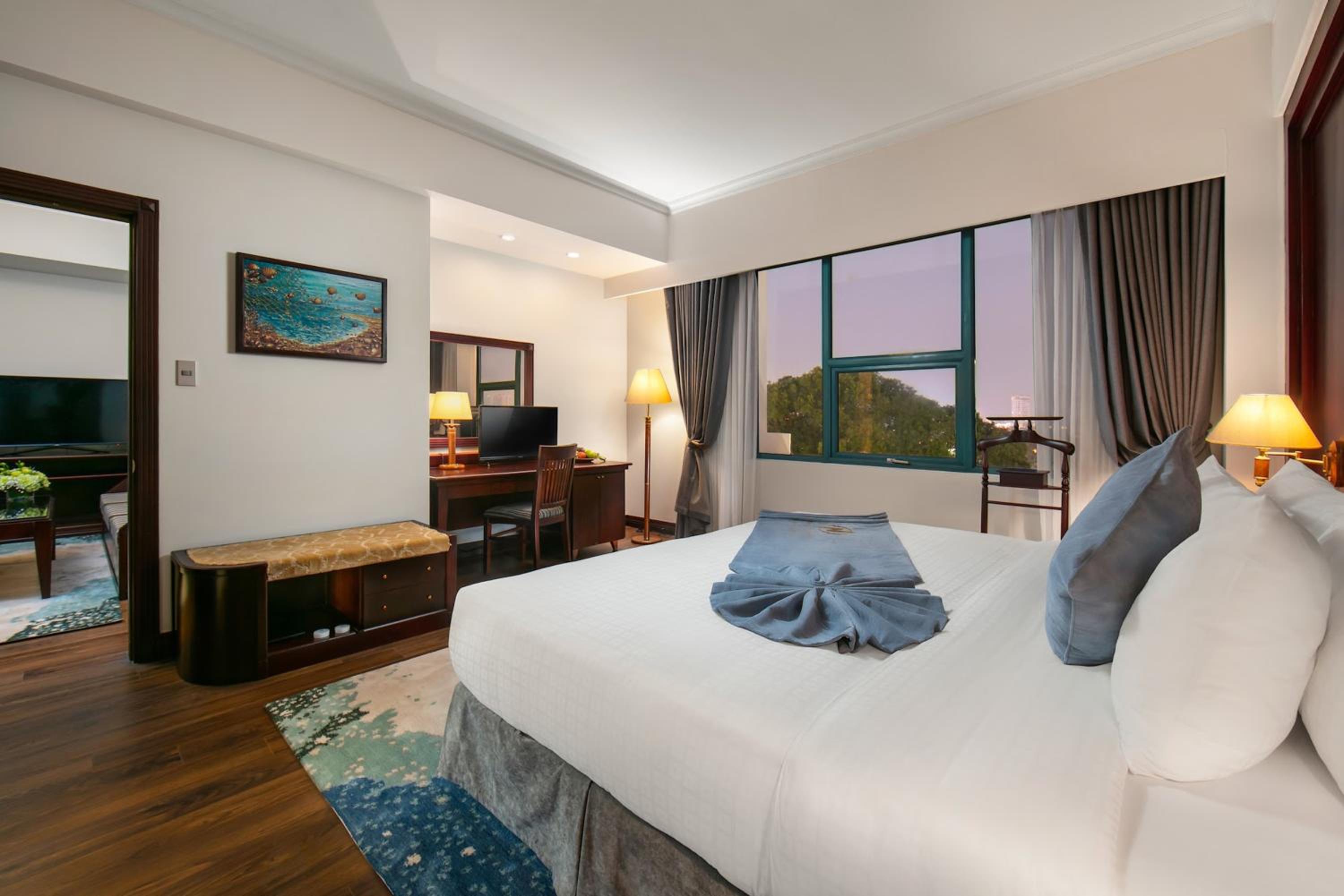 Suite - Photo 1