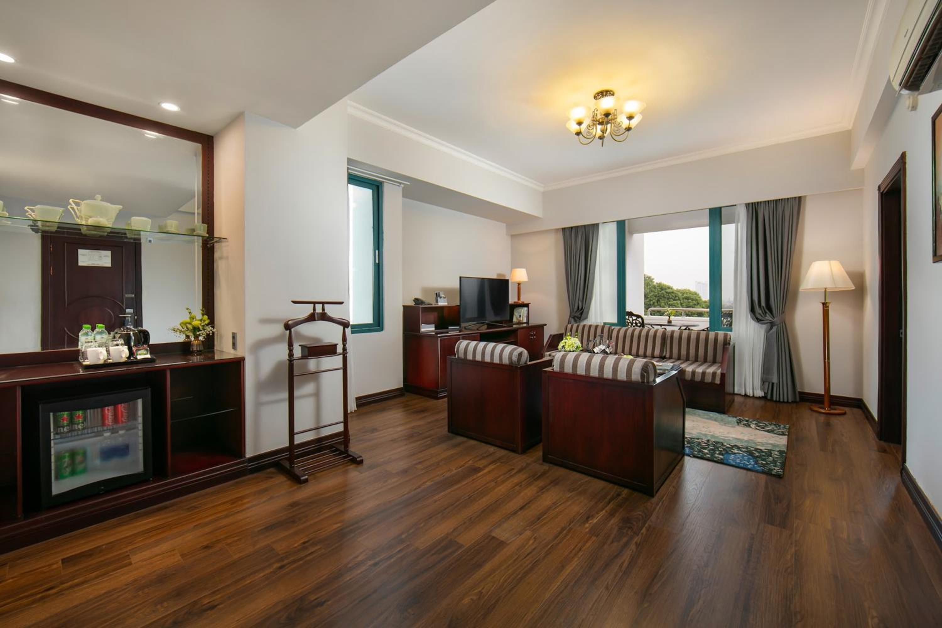 Suite - Photo 2