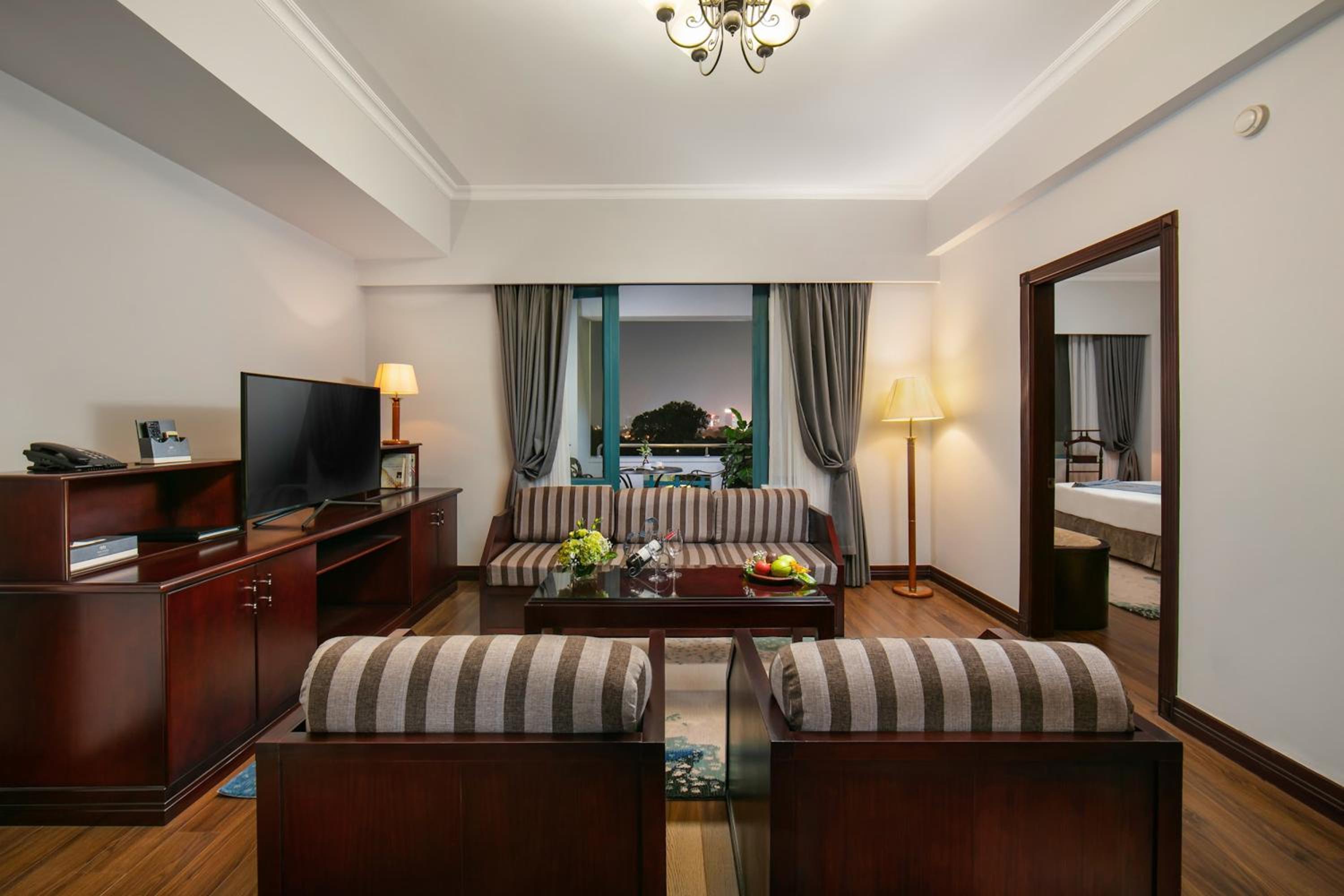 Suite - Photo 3