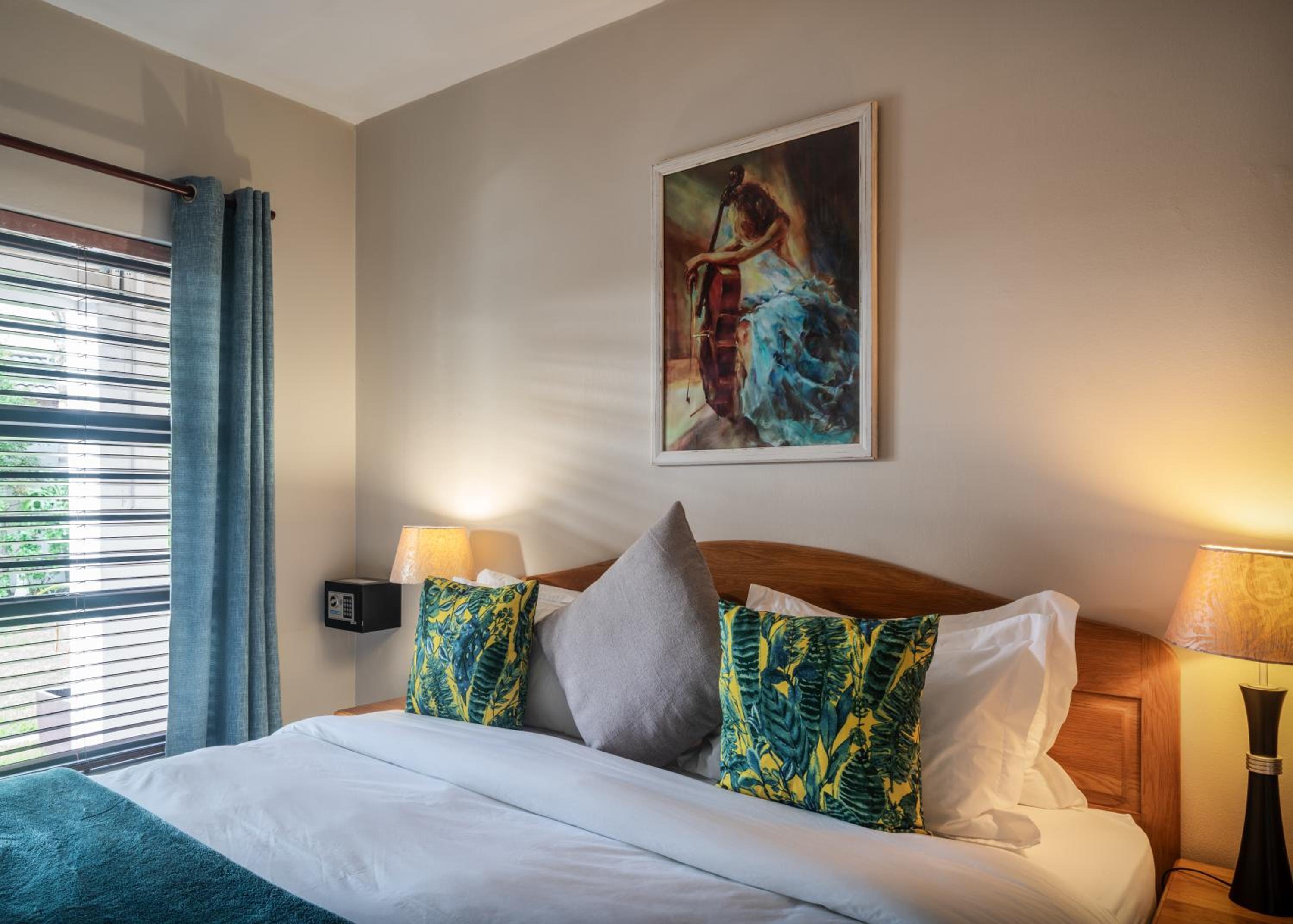 Standard Double Room - Photo 8