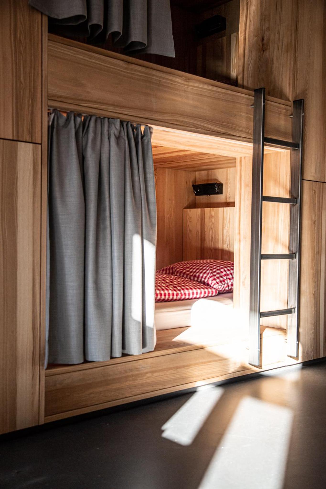 Bed in 6-Bed Dormitory Room photo 3