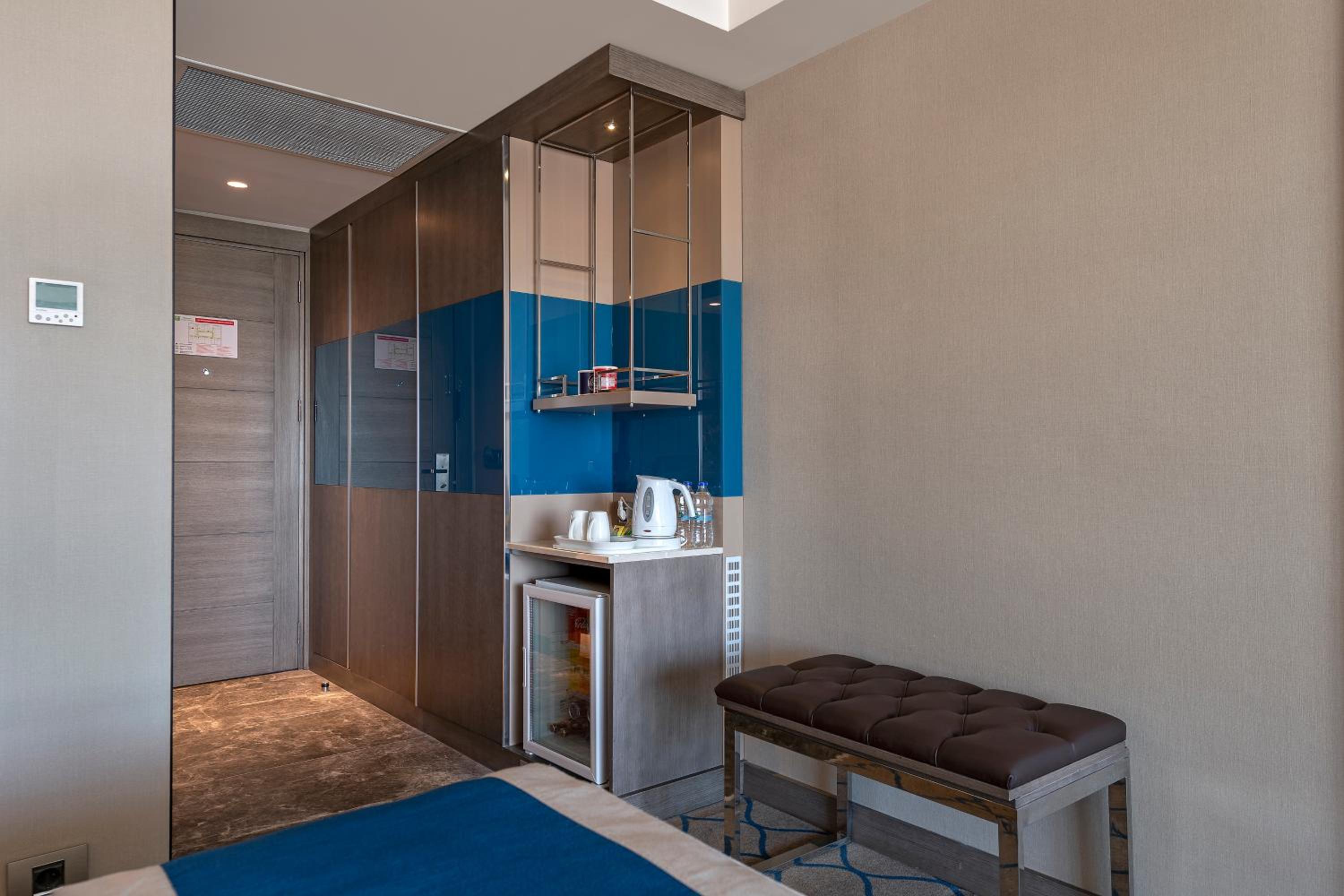 Standard King Room - Non-Smoking 