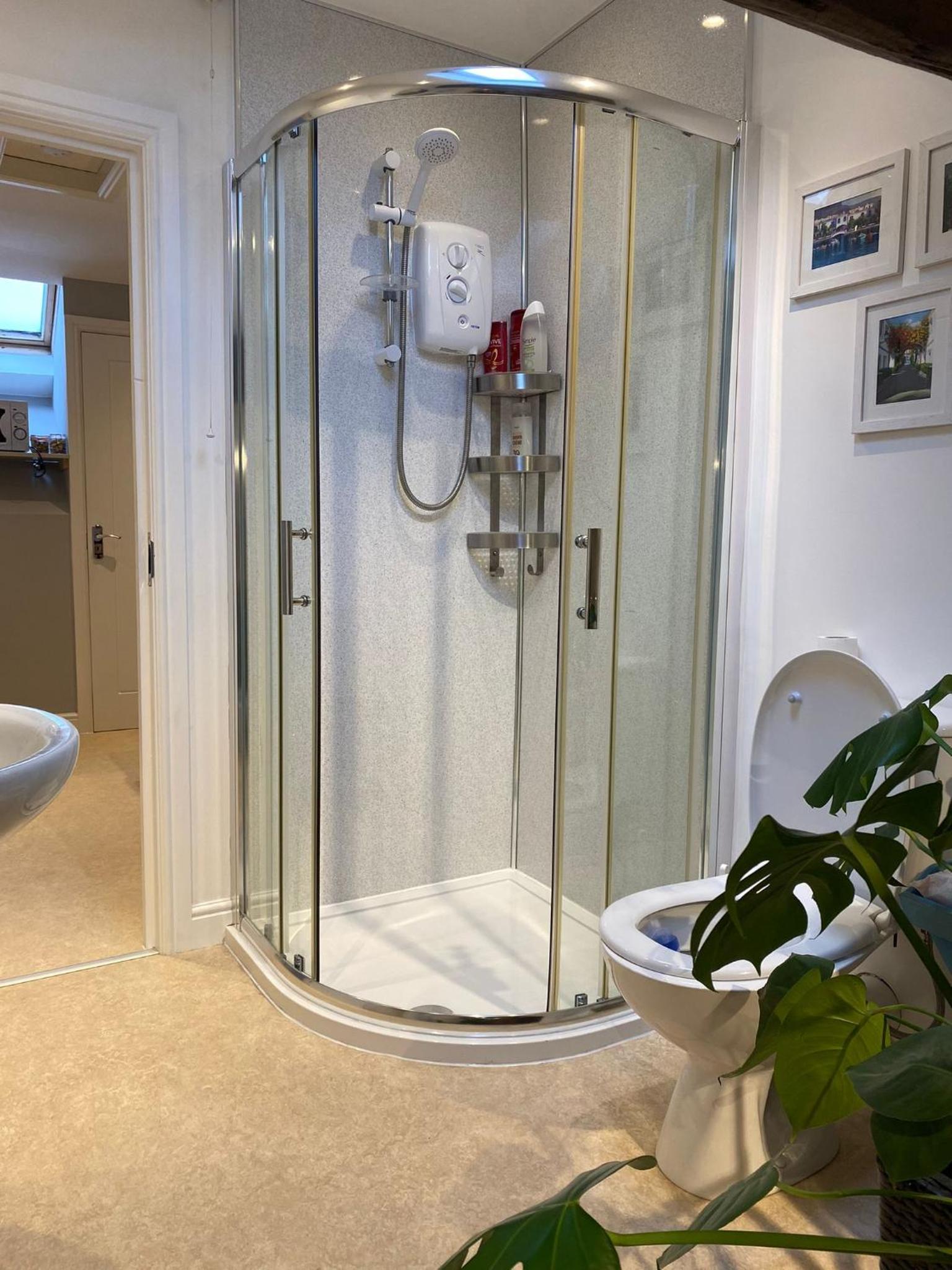Double Room with Private Bathroom - Photo 4