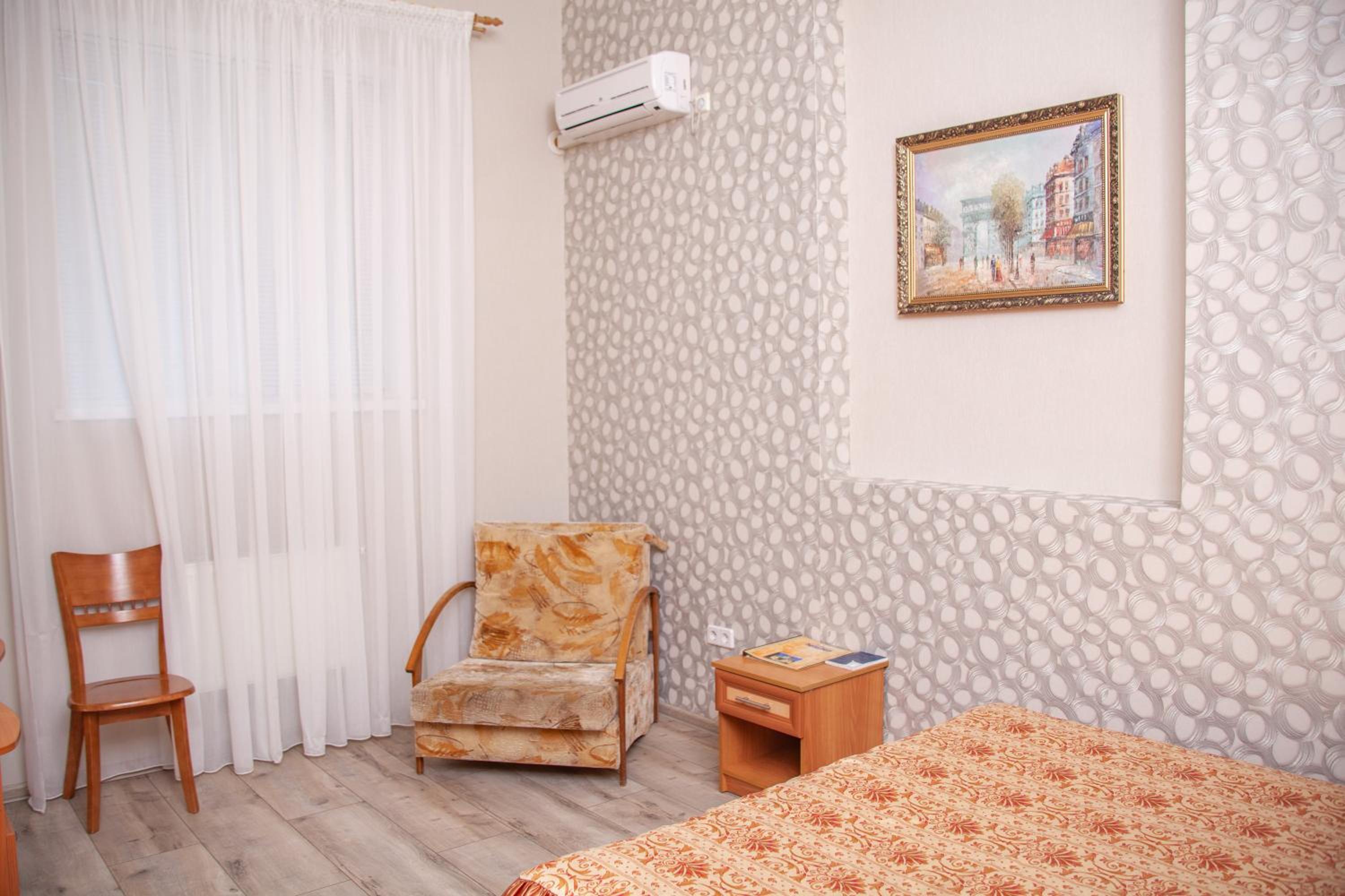 Budget Double Room photo 2