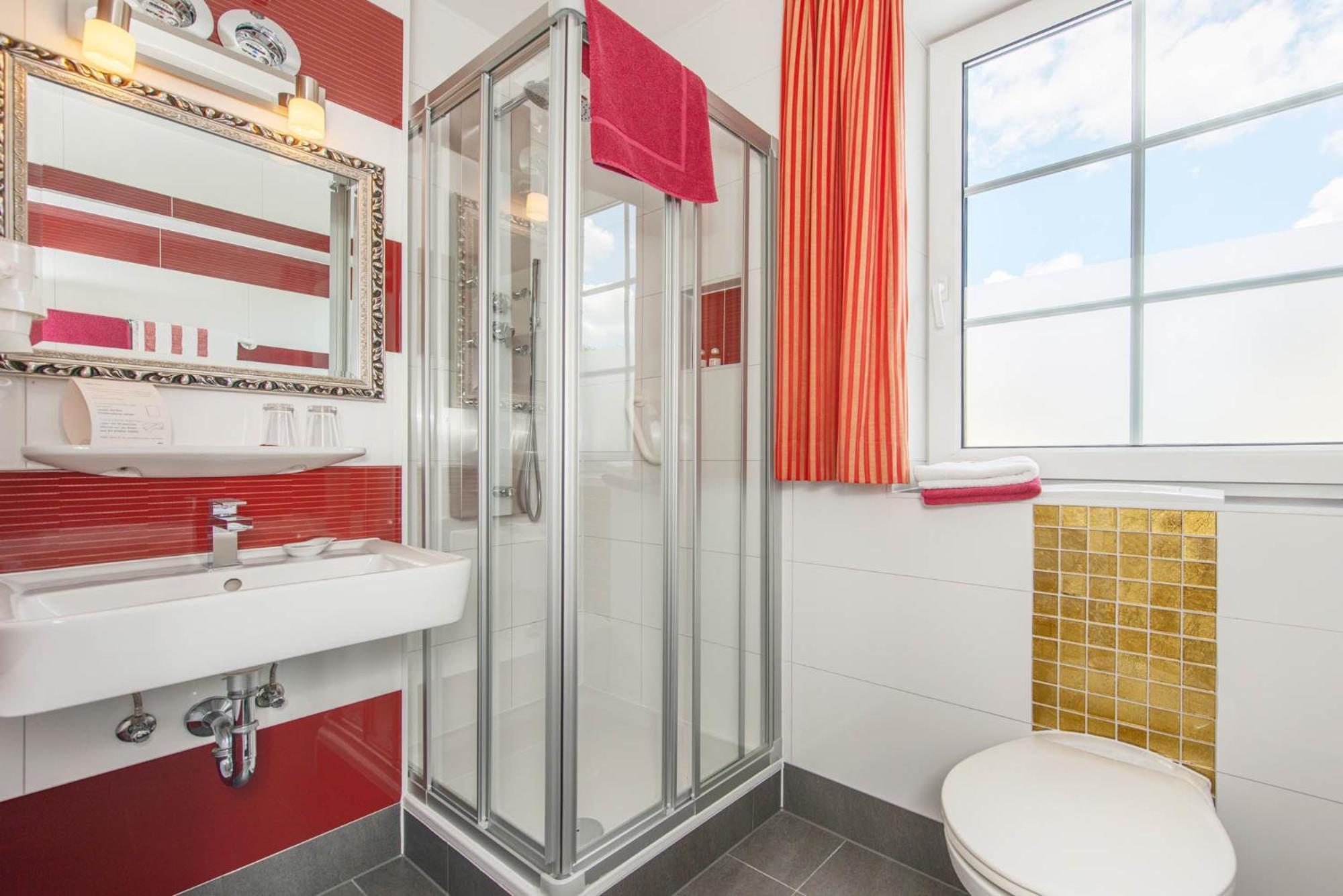 Deluxe Double Room with Balcony photo 3