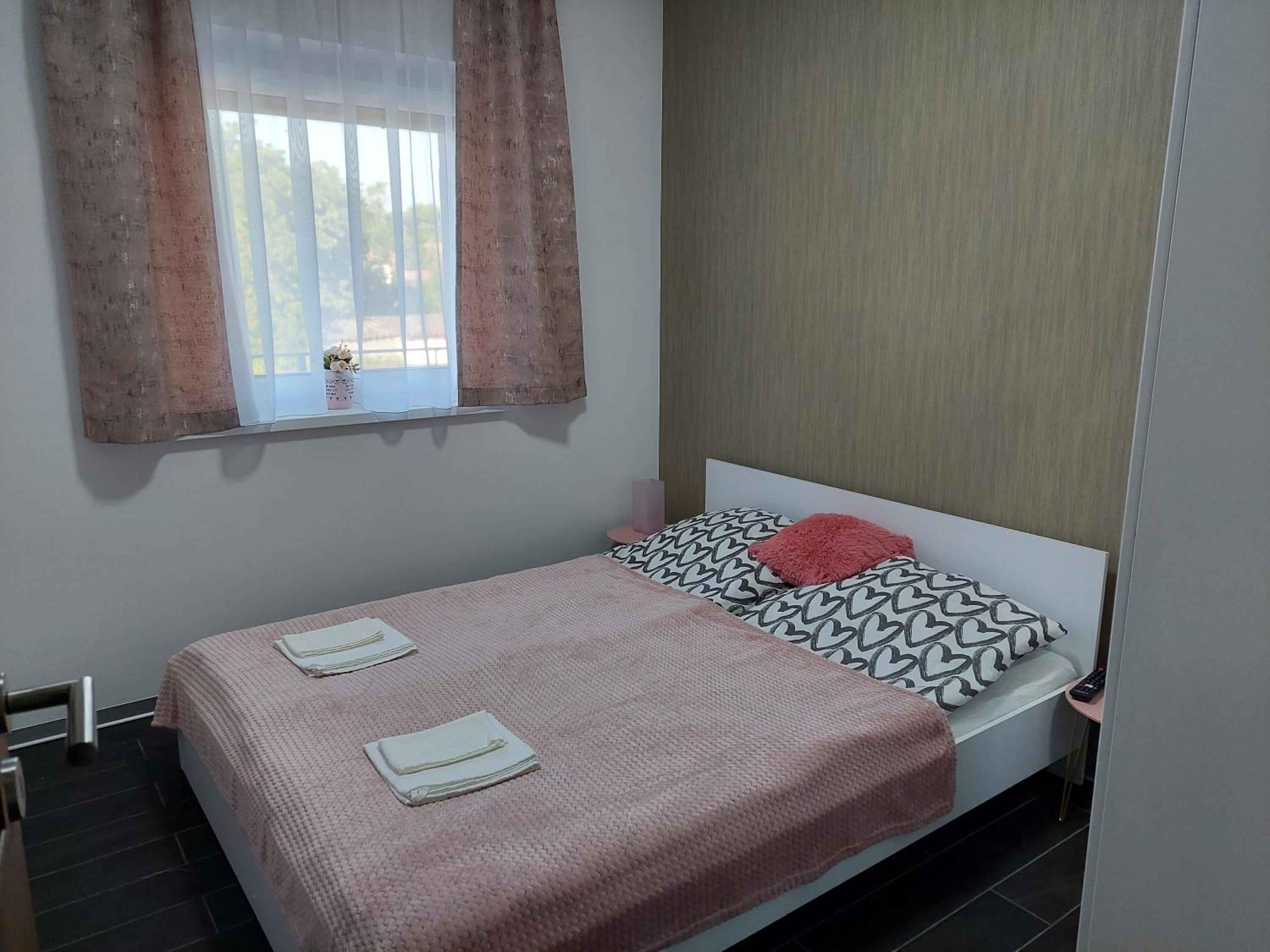 Six-Bedroom House photo 1