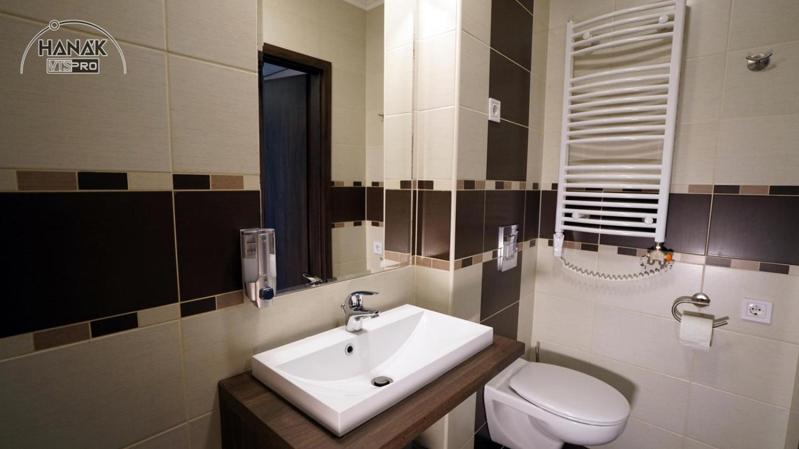 Double Room - Disability Access photo 3