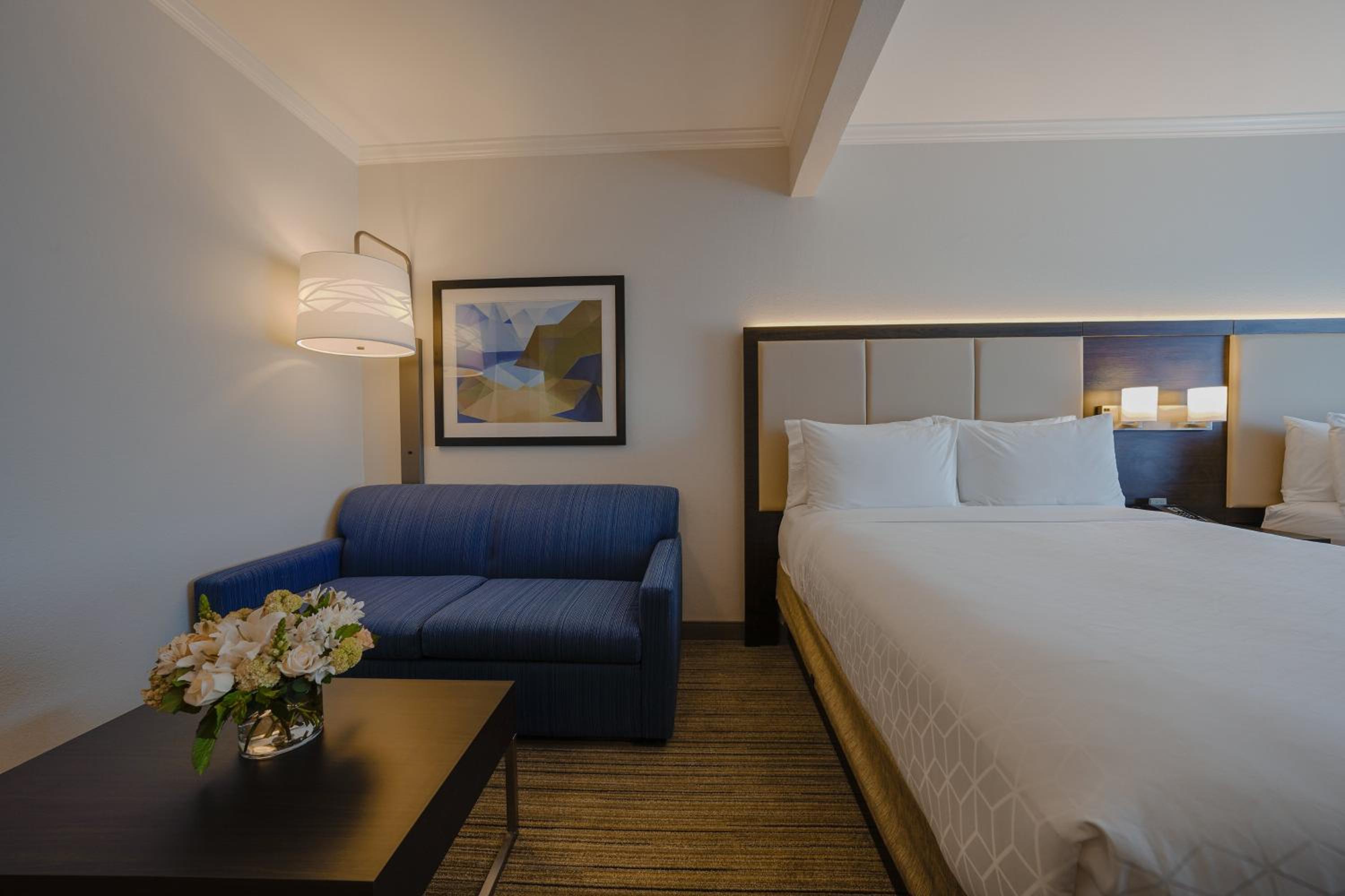 Queen Suite with Two Queen Beds - Photo 6
