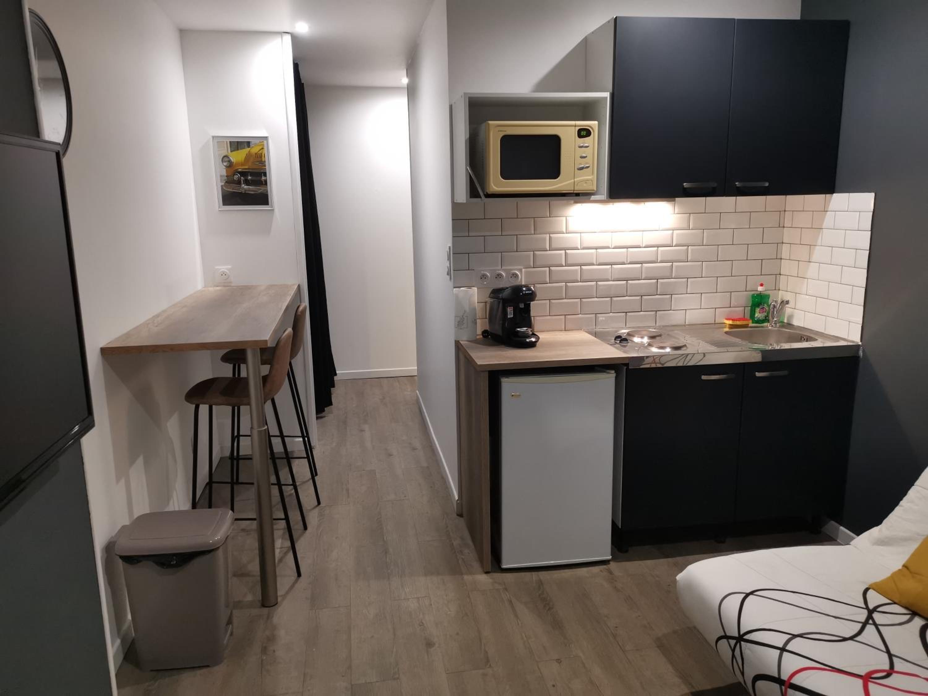 One-Bedroom Apartment photo 1