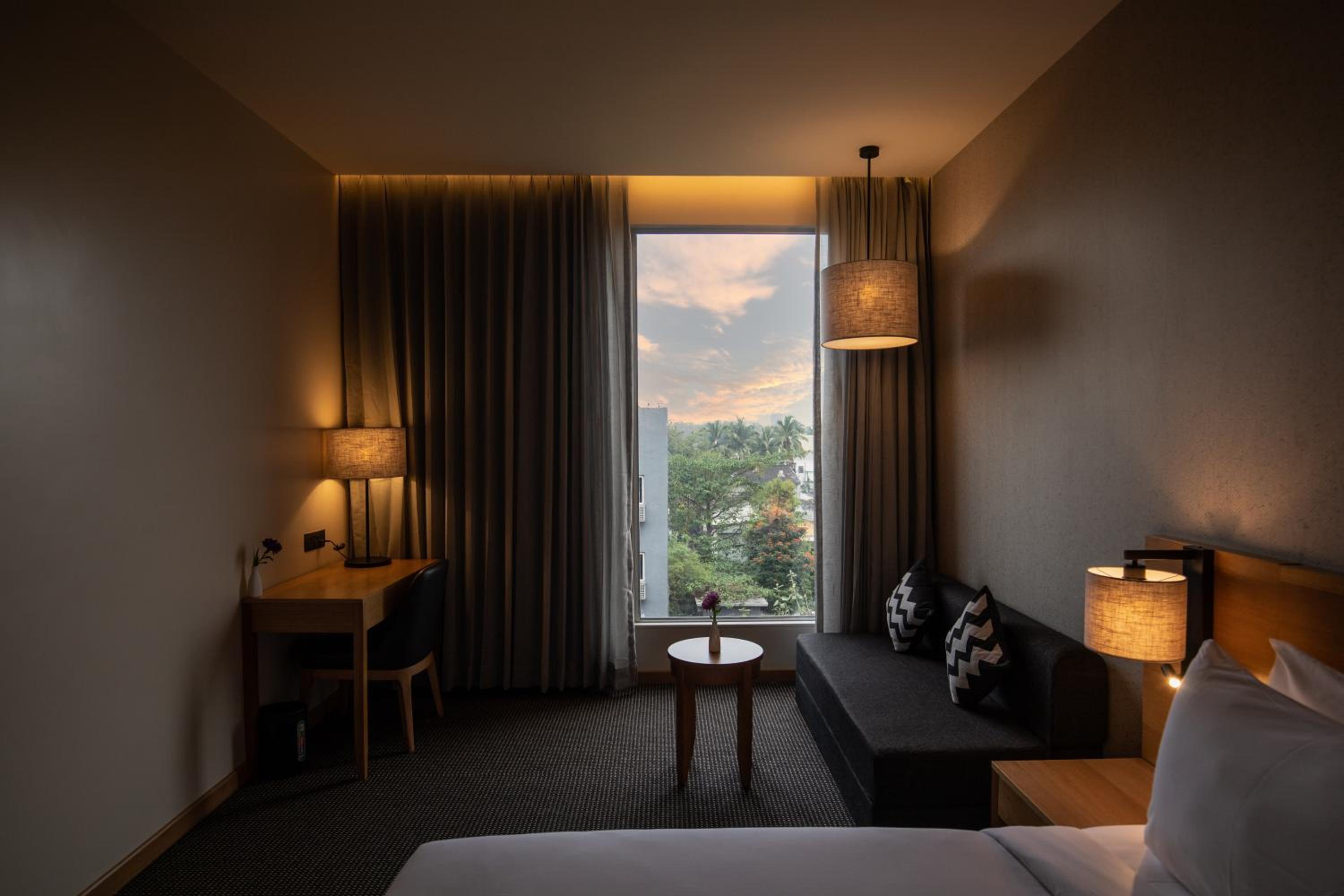 Superior Queen Room with 15% off on laundry and mini bar & 20% off on spa services - Photo 3