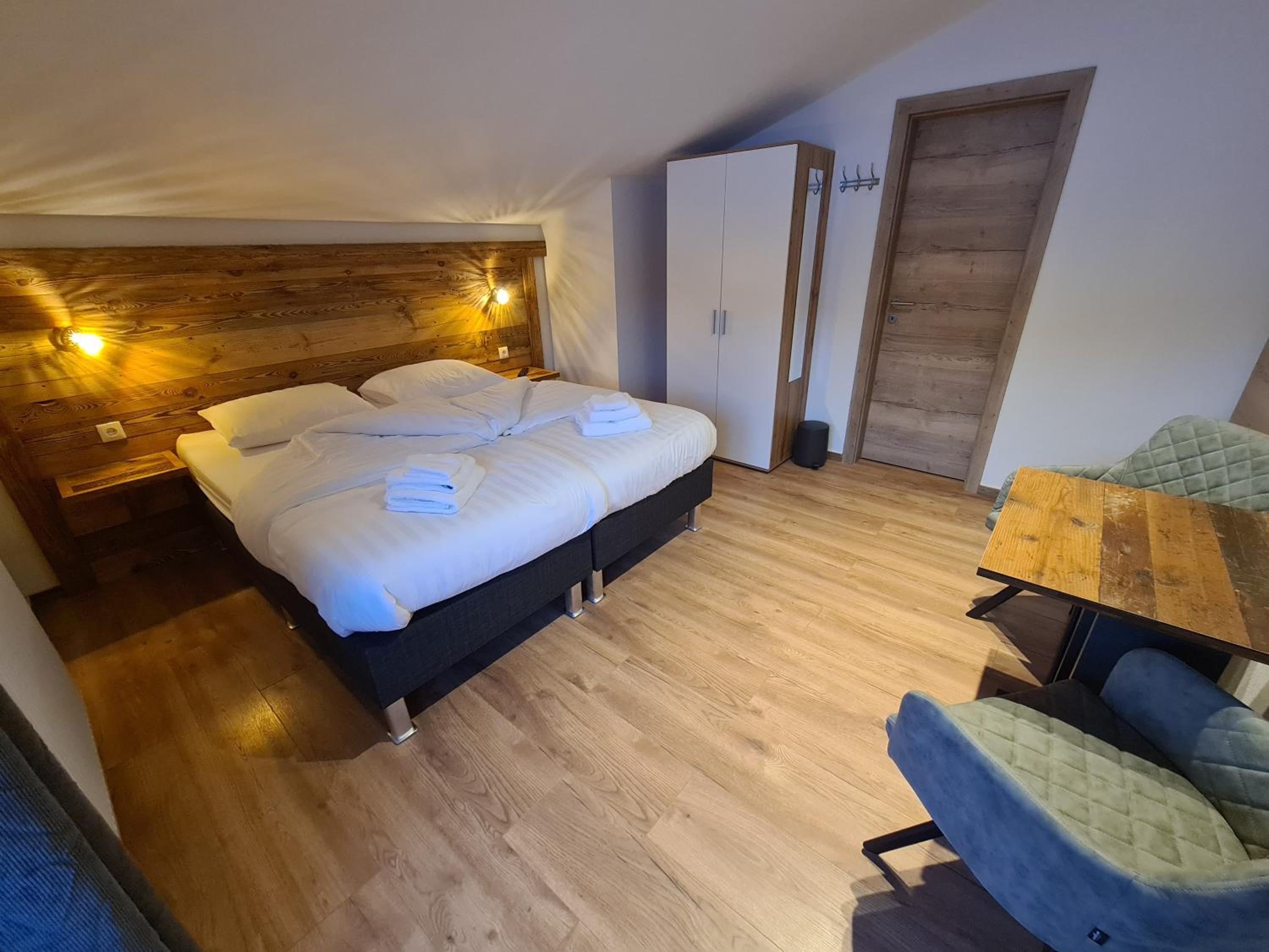 Quadruple Room with Balcony photo 3