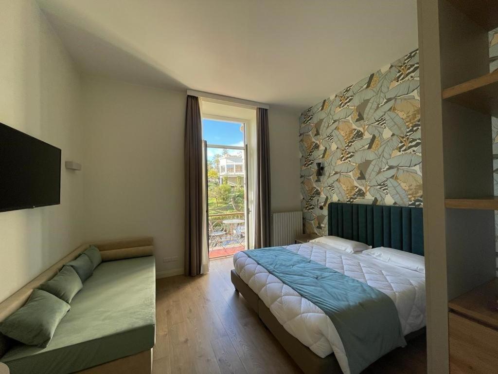 Comfort Triple Room with Side Sea View photo 1