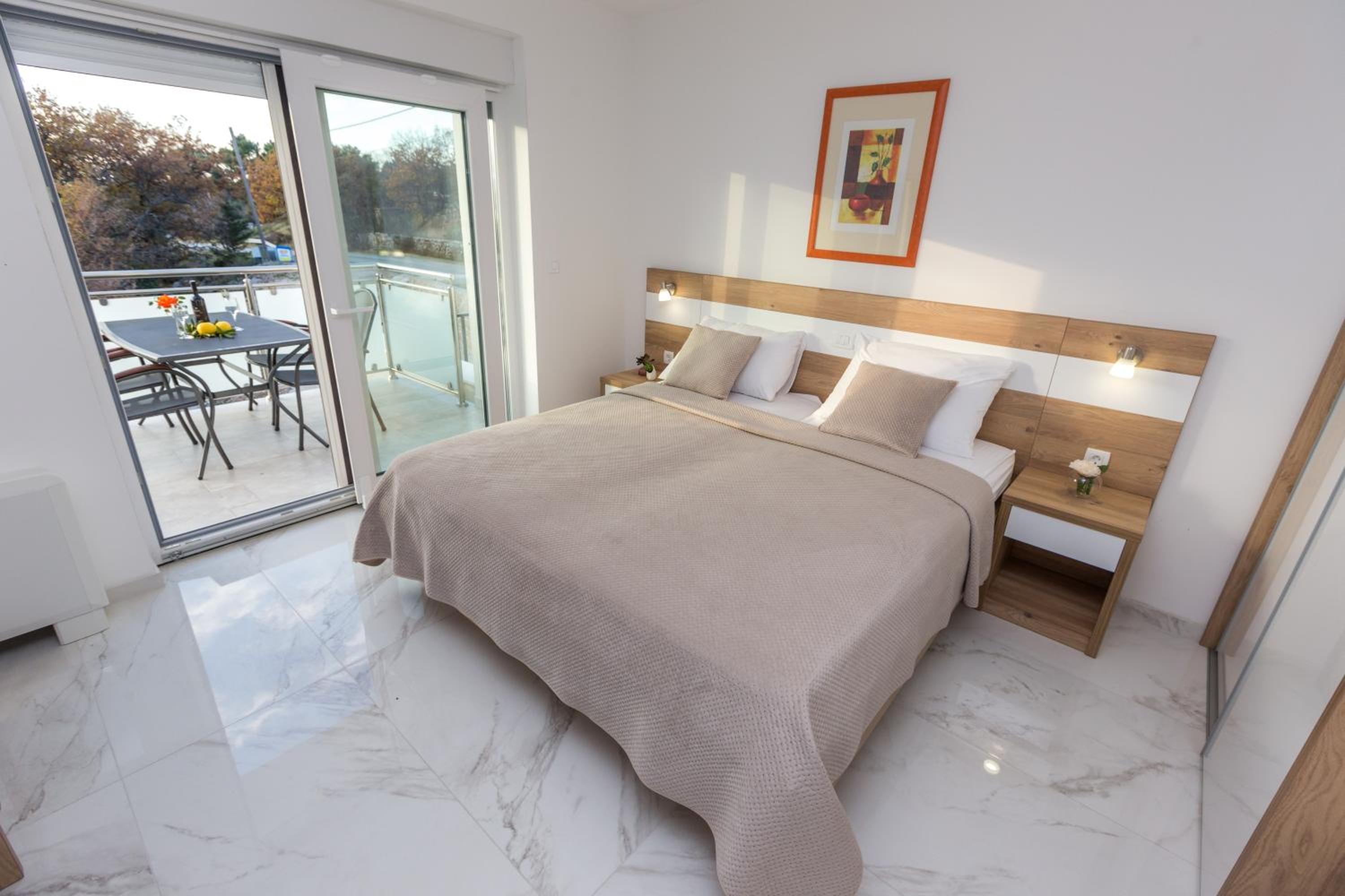 Apartment with Balcony photo 1