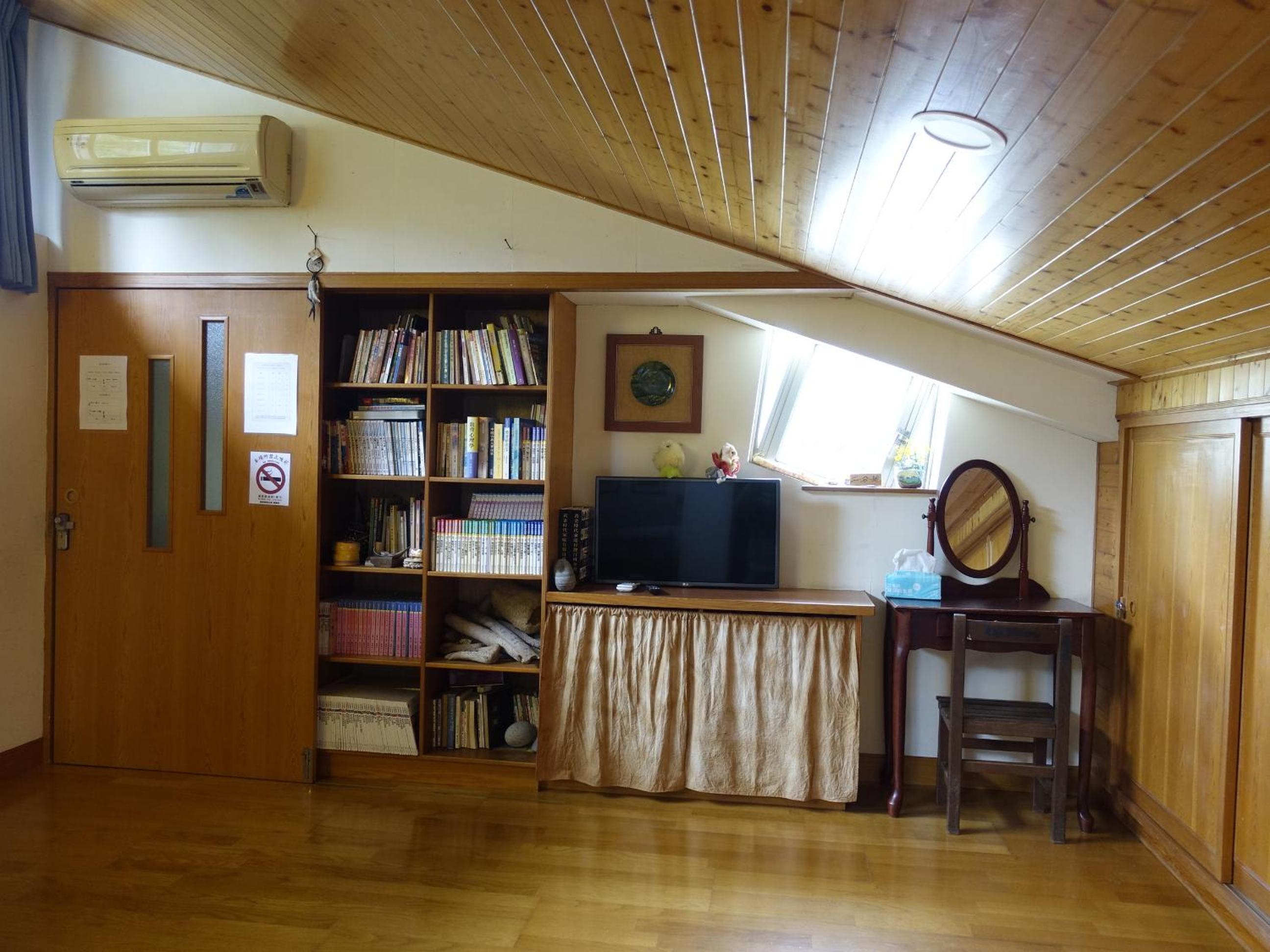 Family Room with Mountain View photo 2