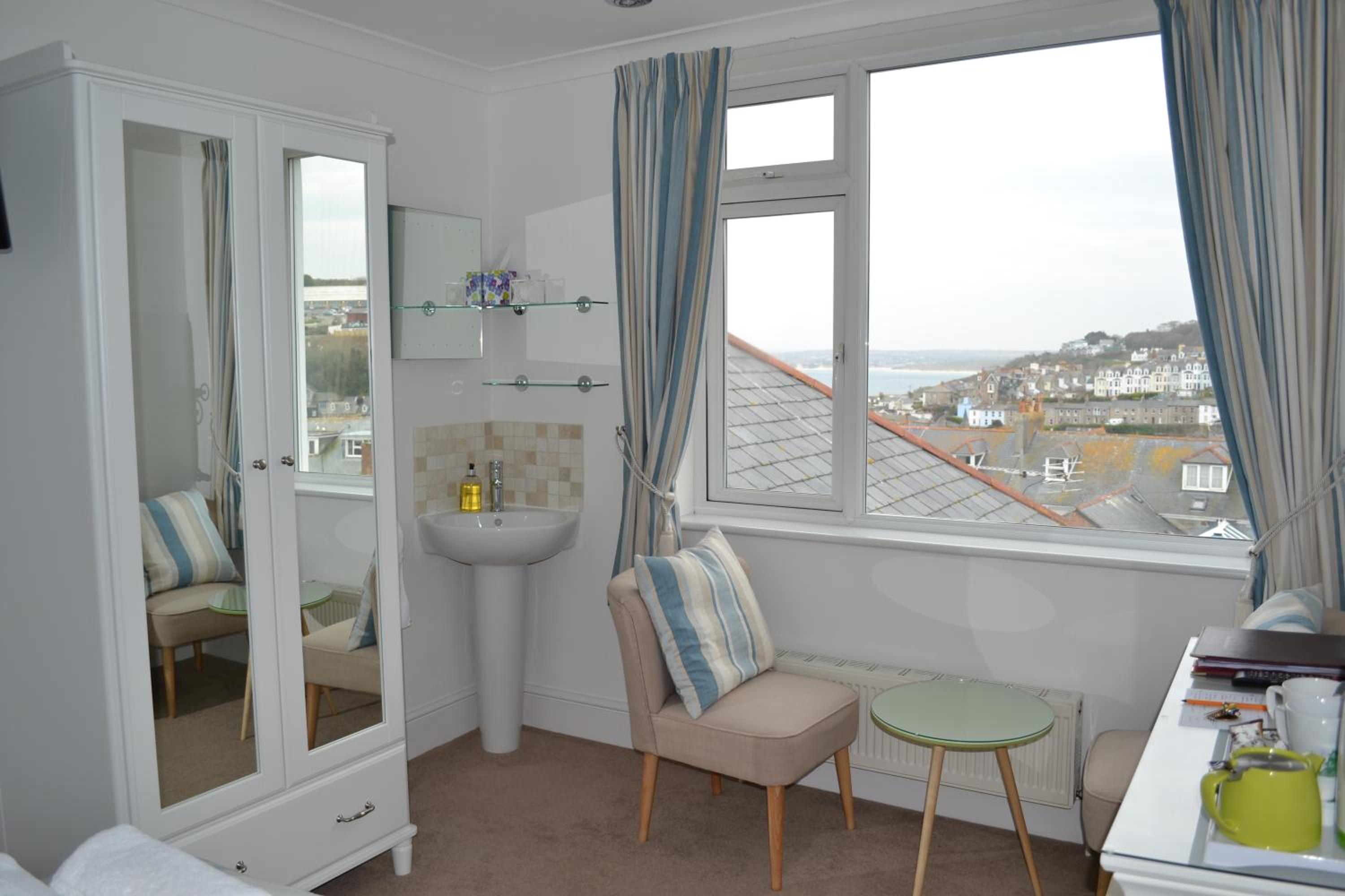 Double Room with Private External Bathroom photo 2