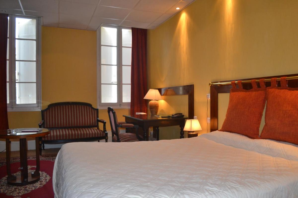 Double Room with Private Bathroom photo 2