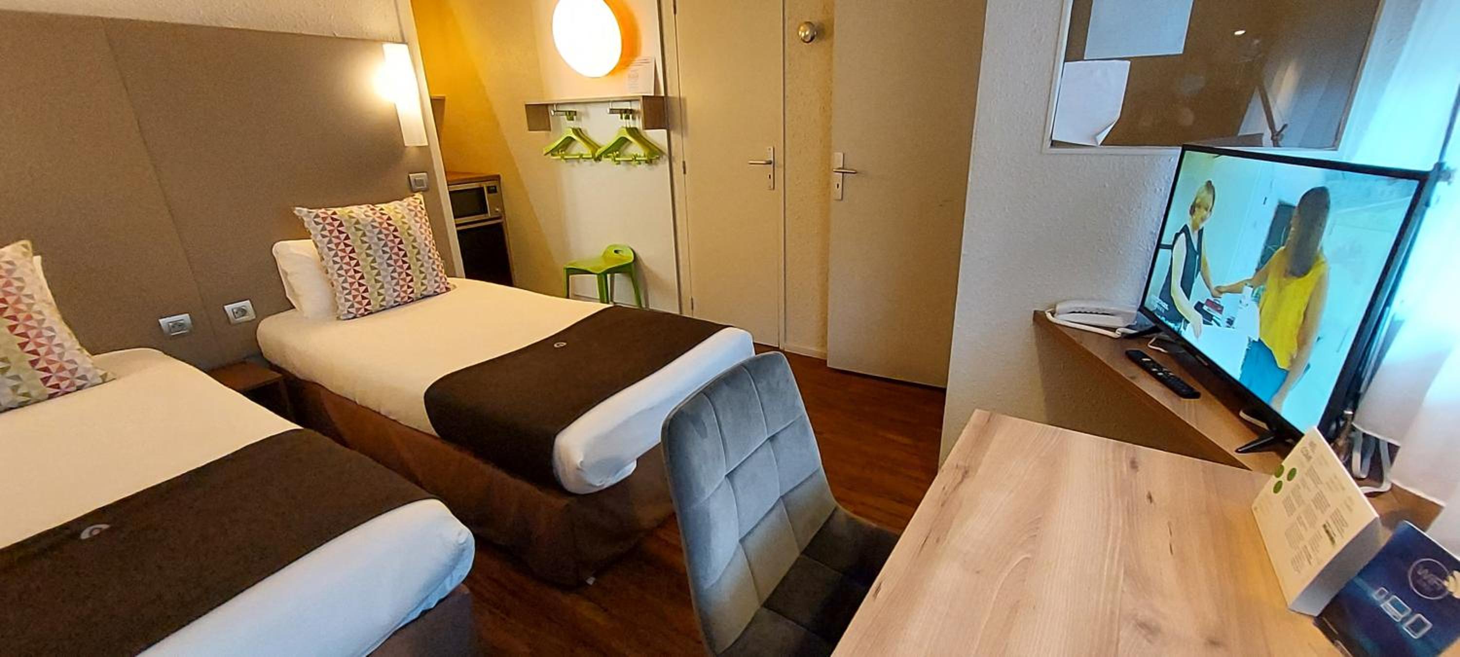 Twin Room - Photo 9