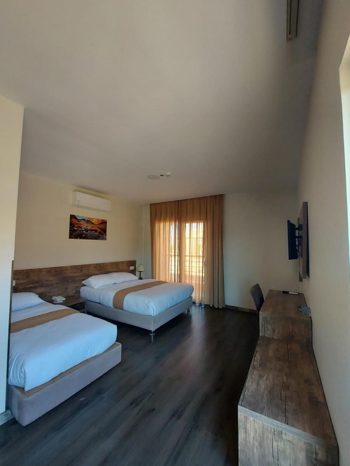 Superior Suite - Photo 14