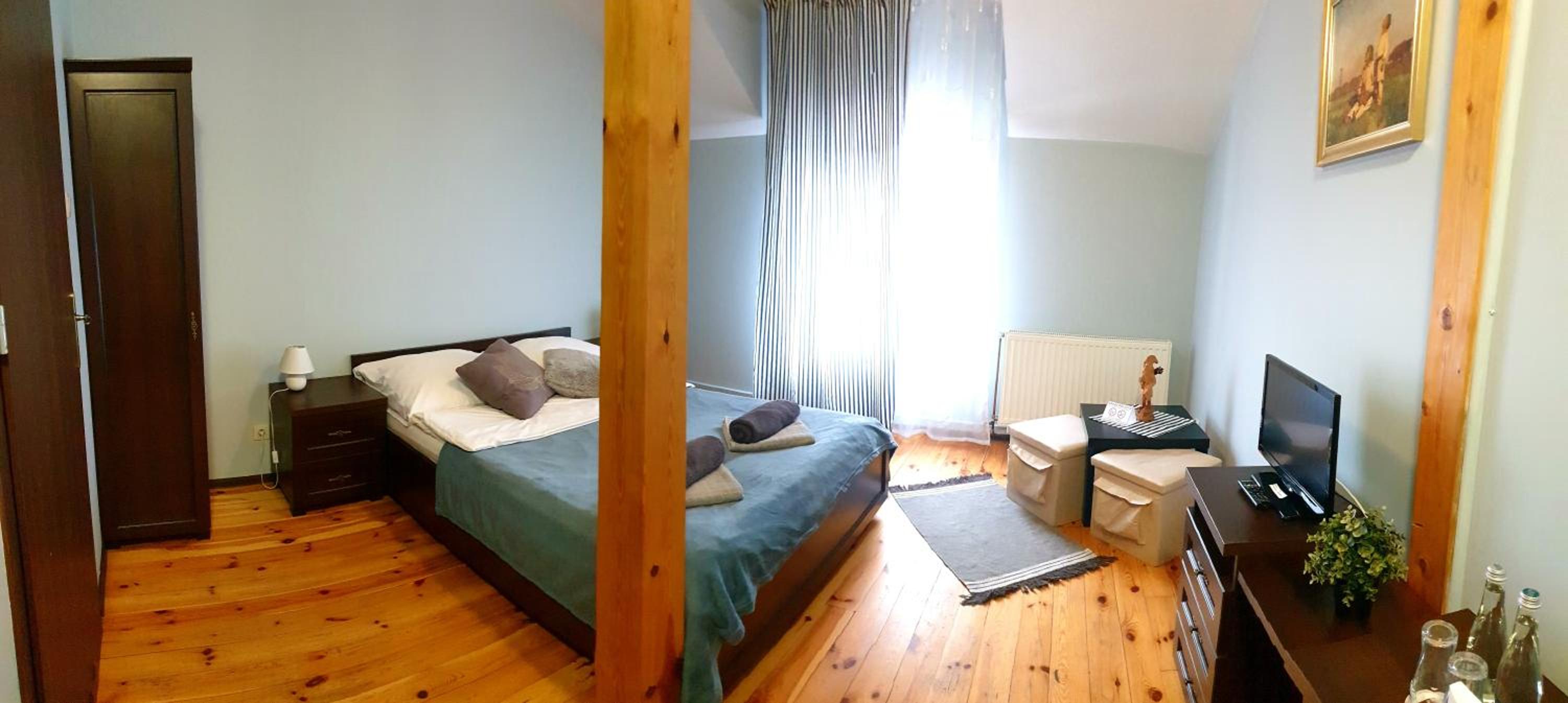 Large Double Room - Photo 1