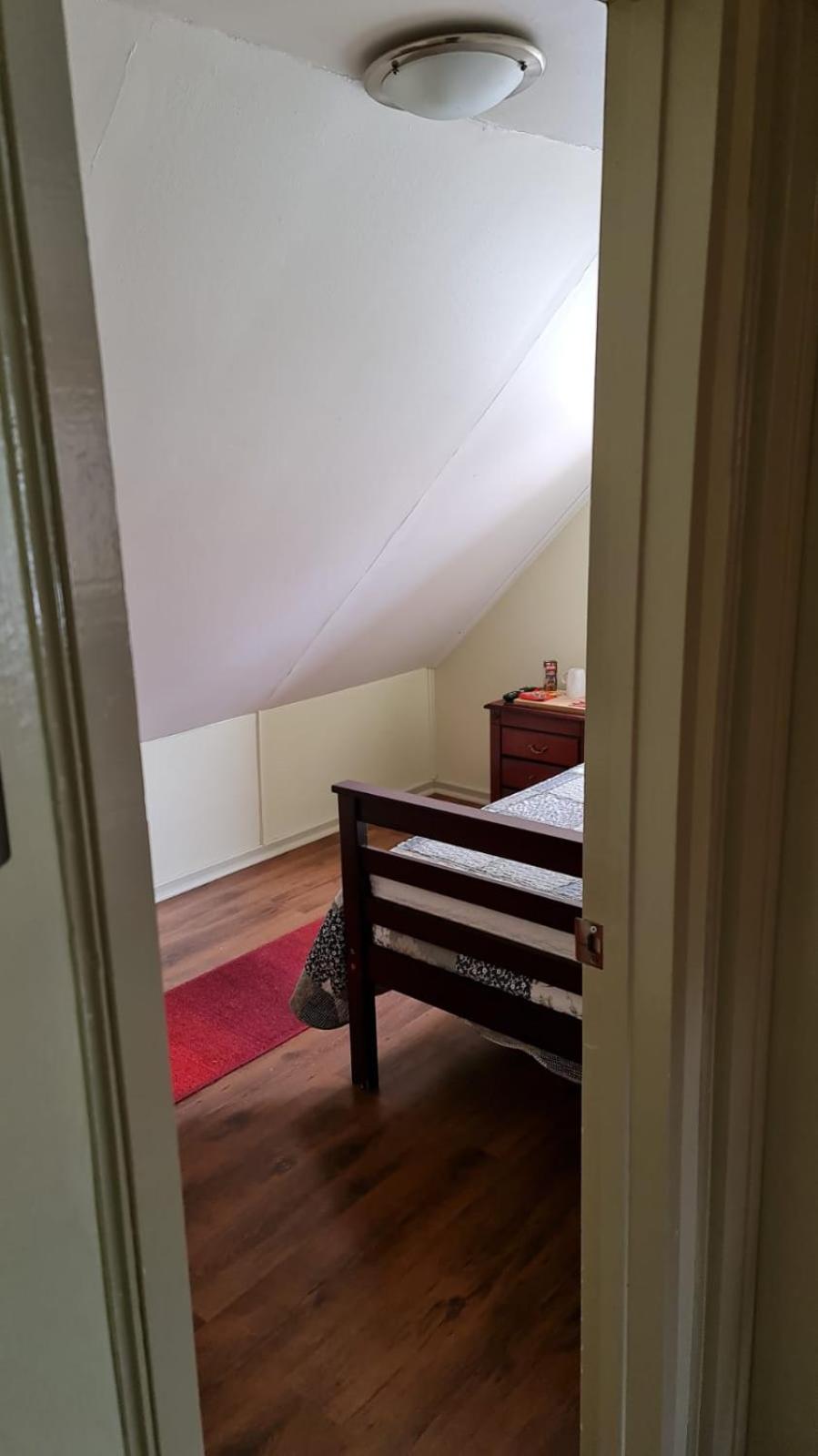 Single Room with Shared Bathroom photo 2