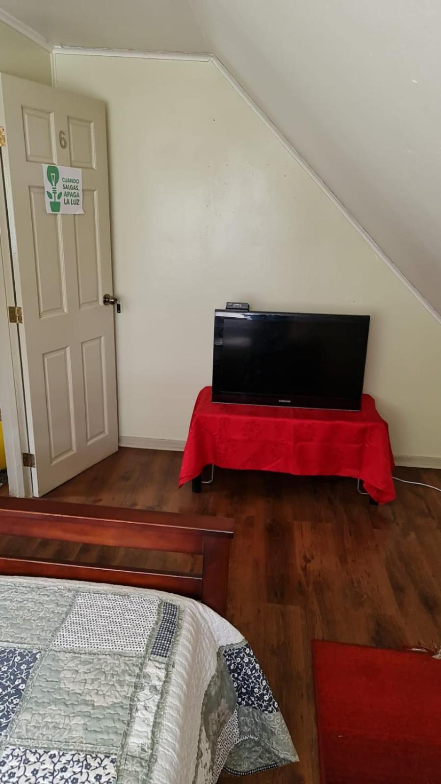 Single Room with Shared Bathroom photo 3