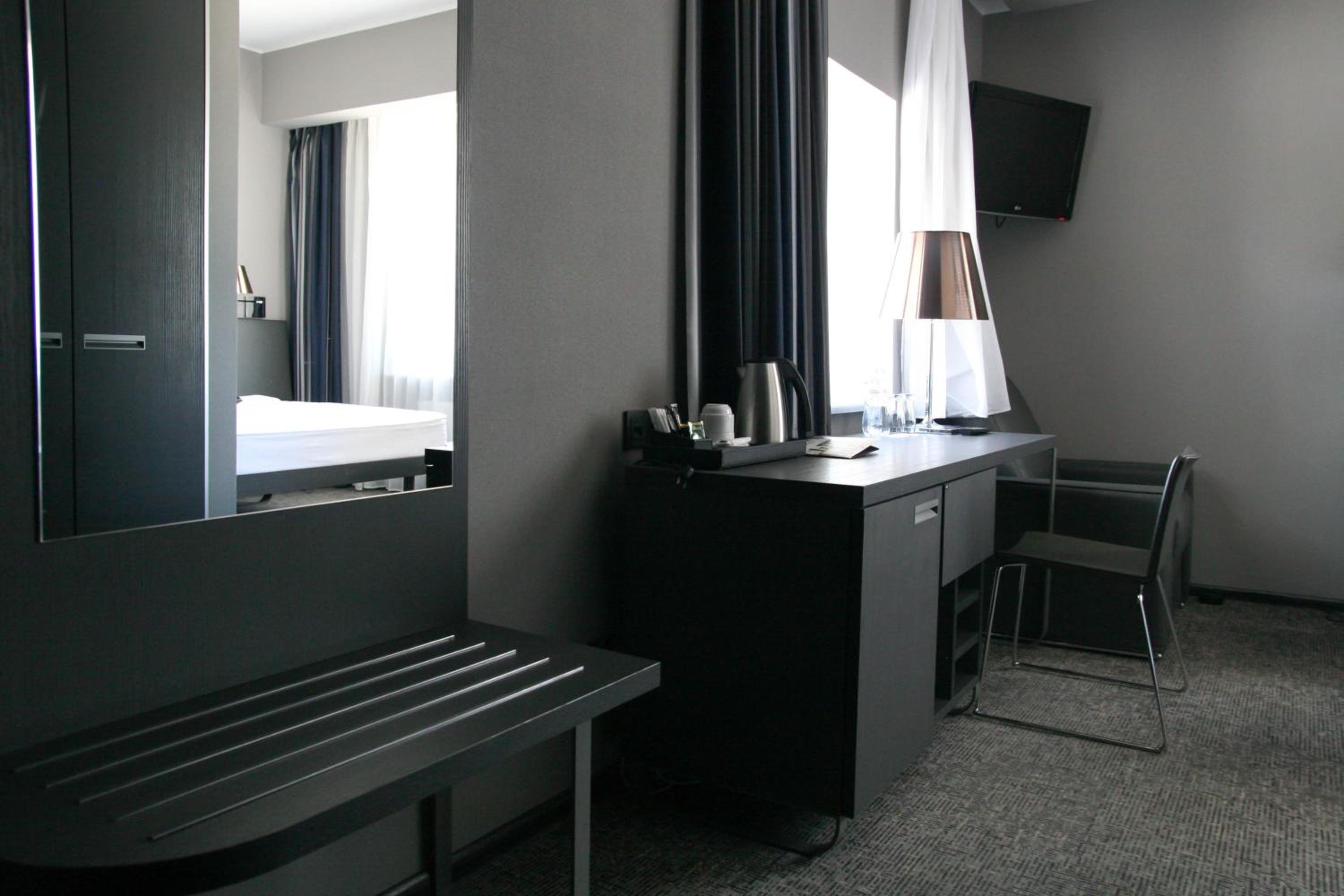 Deluxe King Room - Photo 2