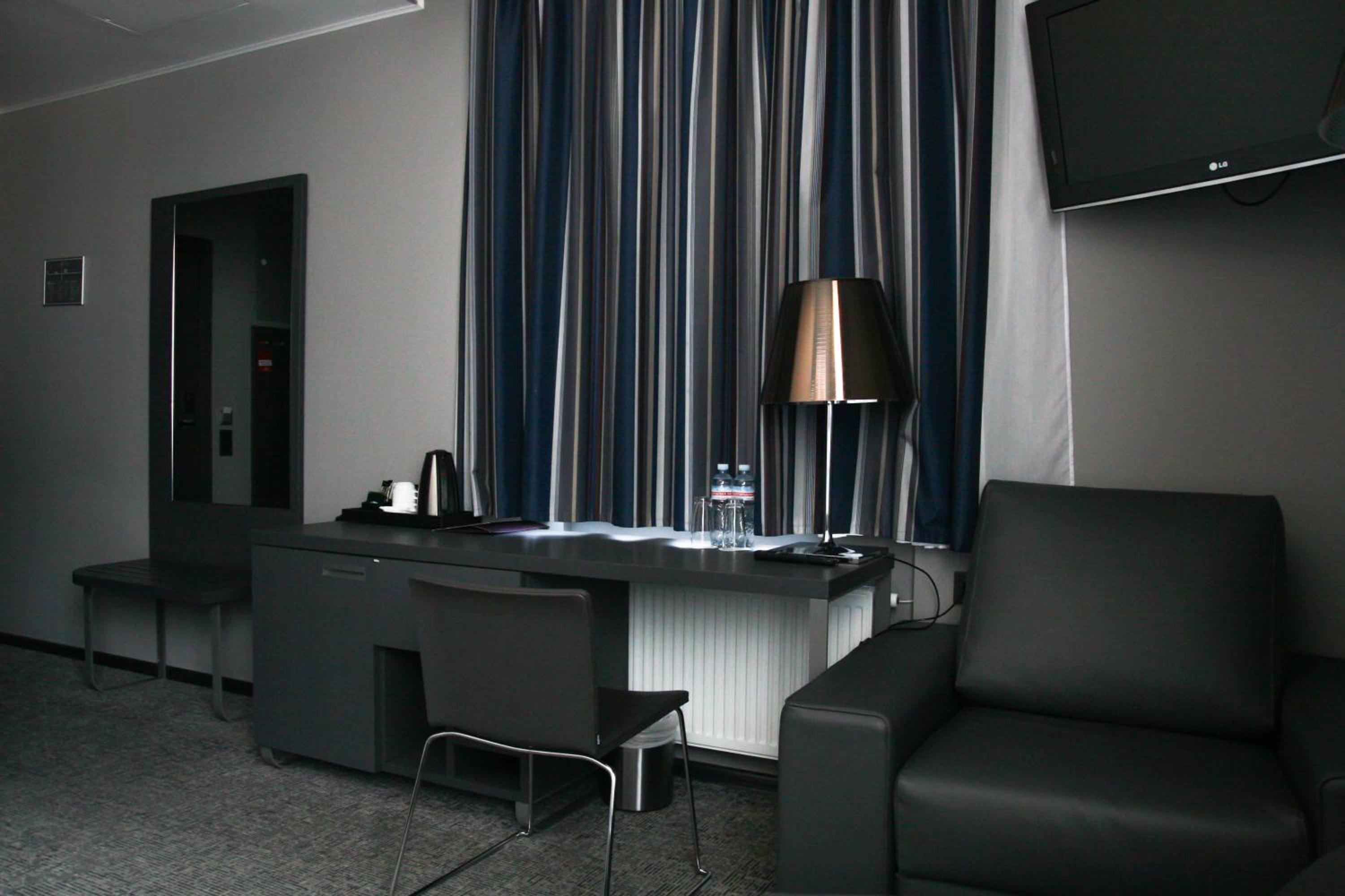 Deluxe King Room - Photo 3