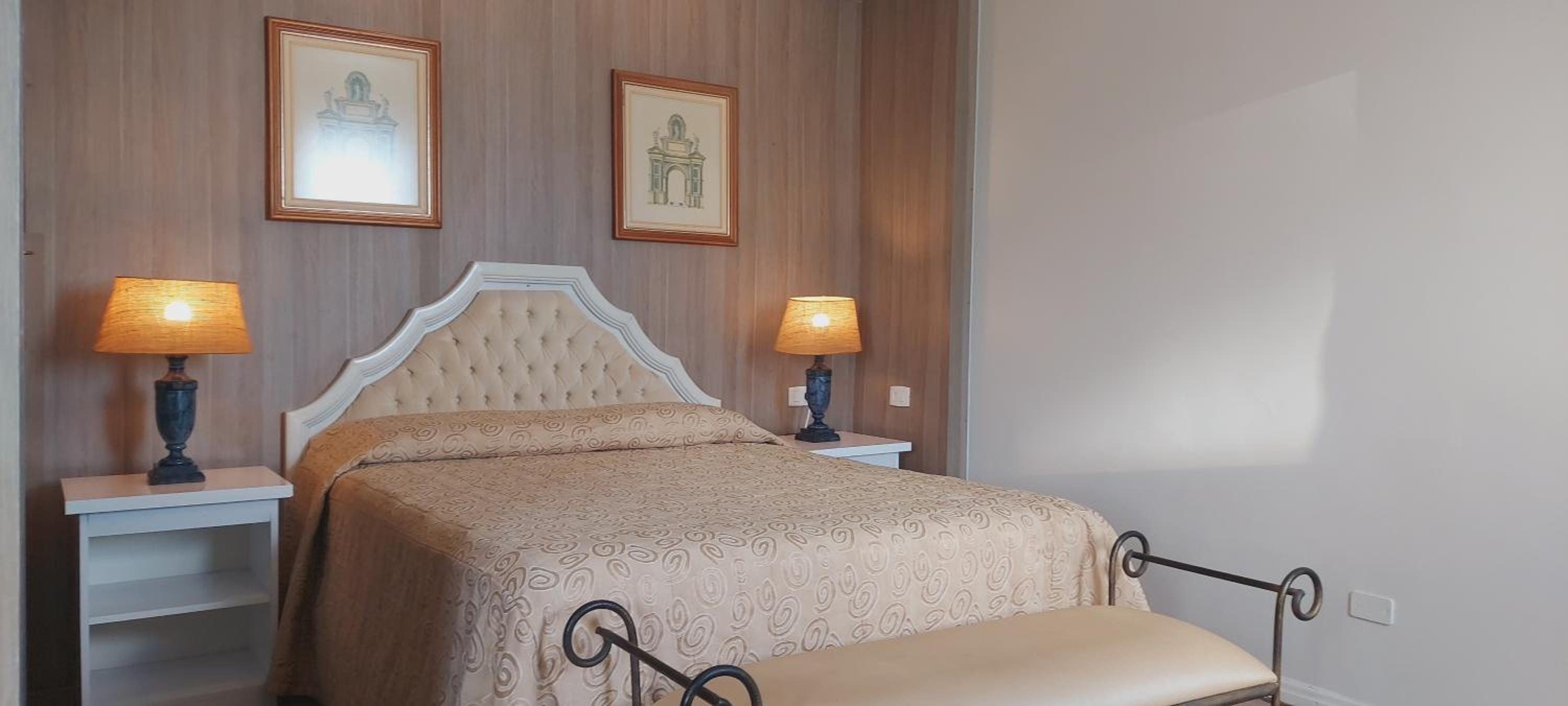 Deluxe Suite with Spa Bath photo 3