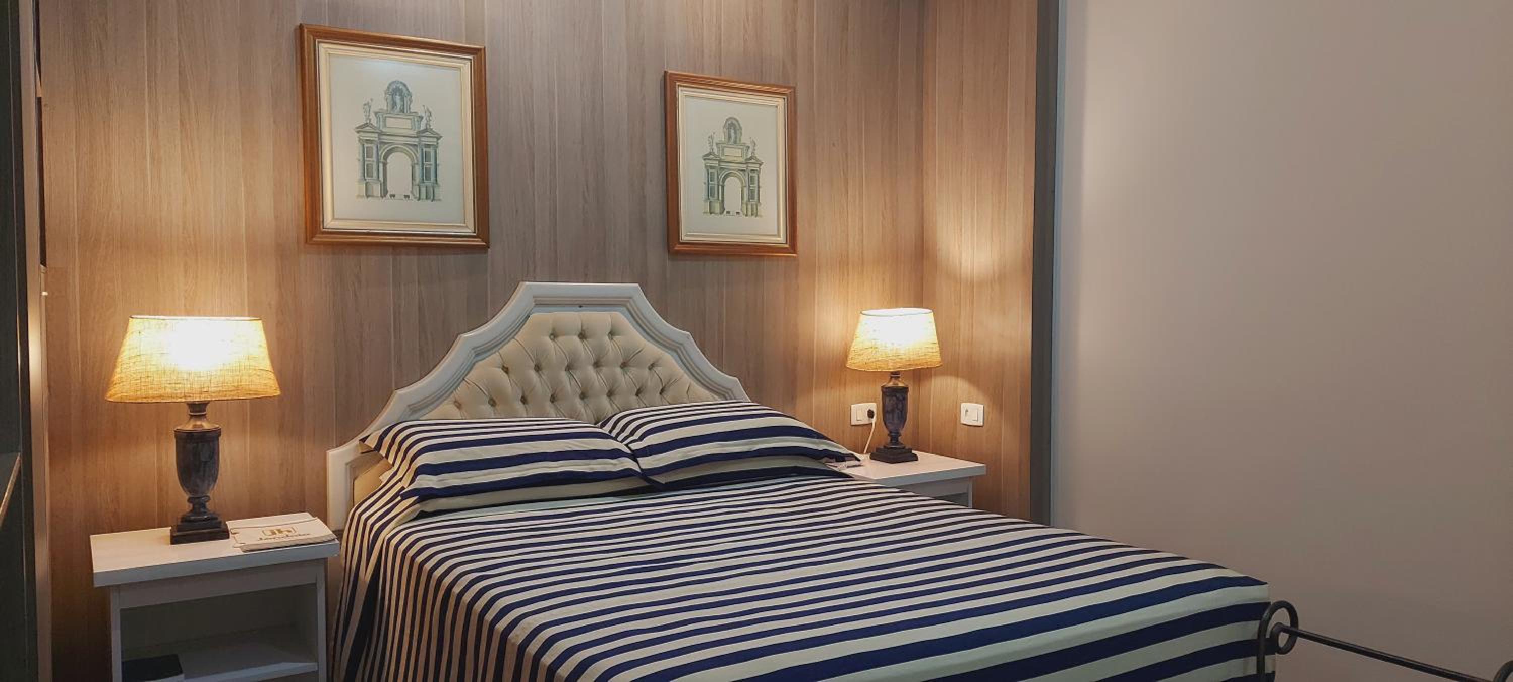 Deluxe Suite with Spa Bath photo 1
