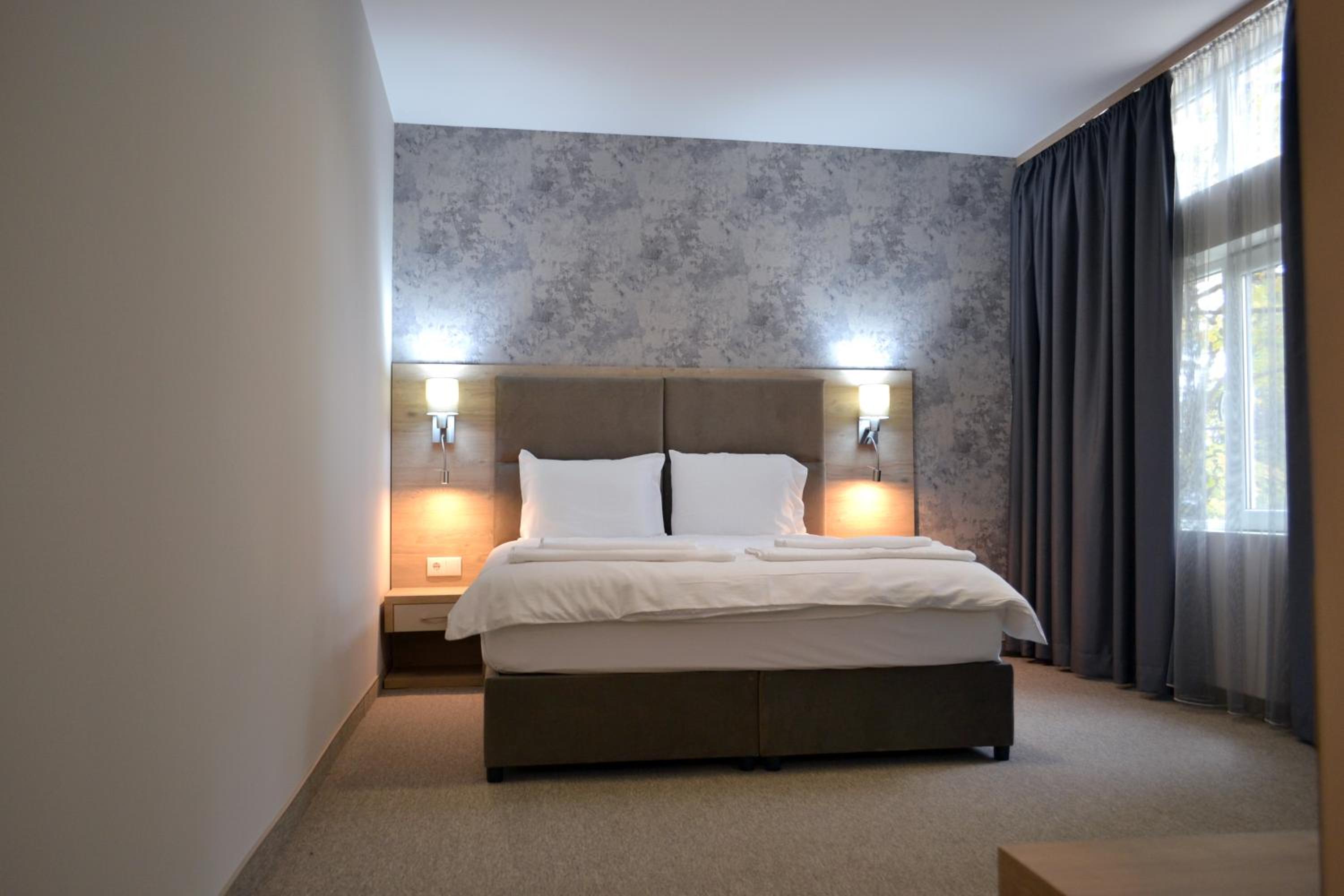 Double Room - Disability Access - Photo 1